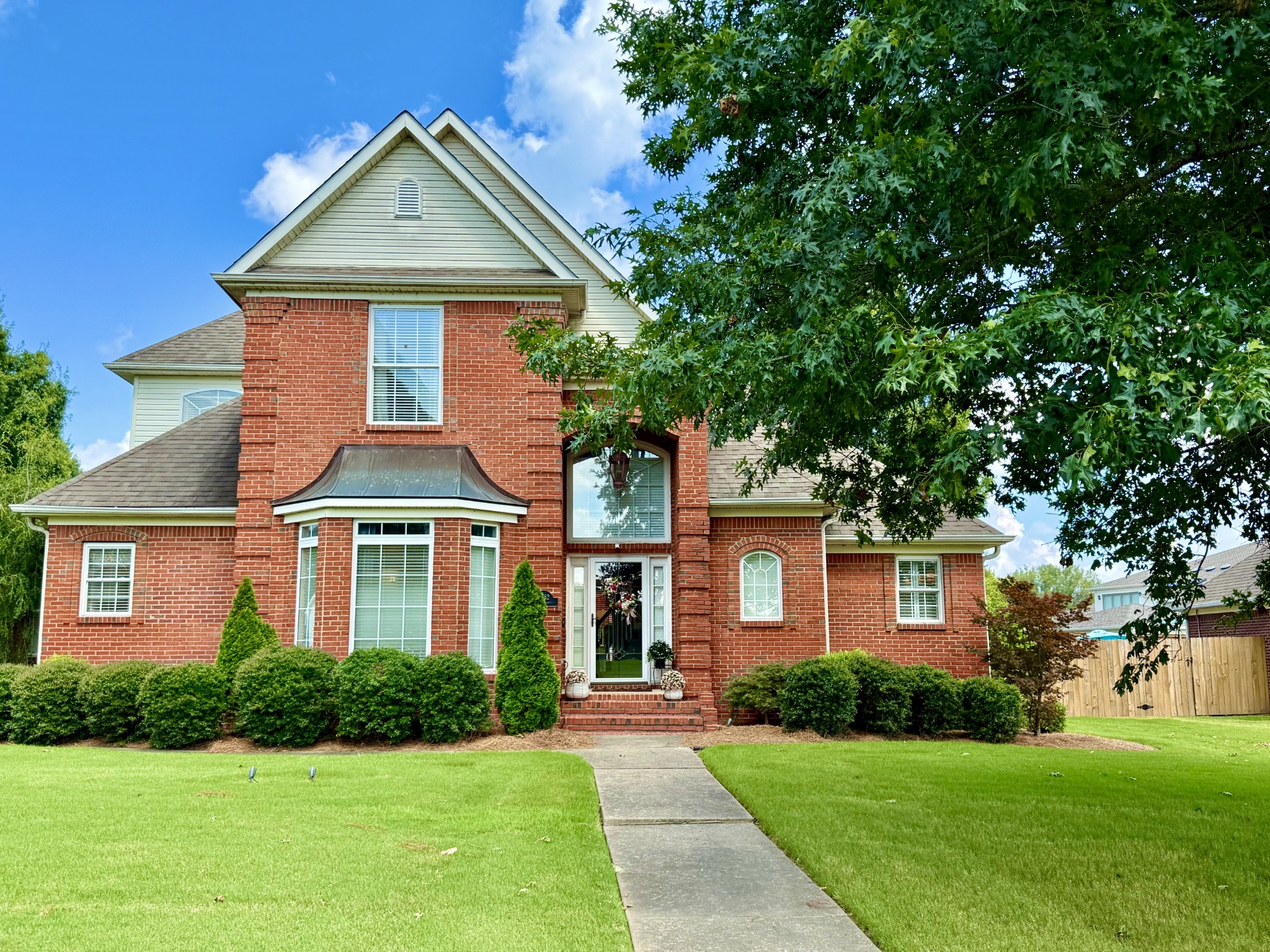1852 Fairway Dr Property Photo 1