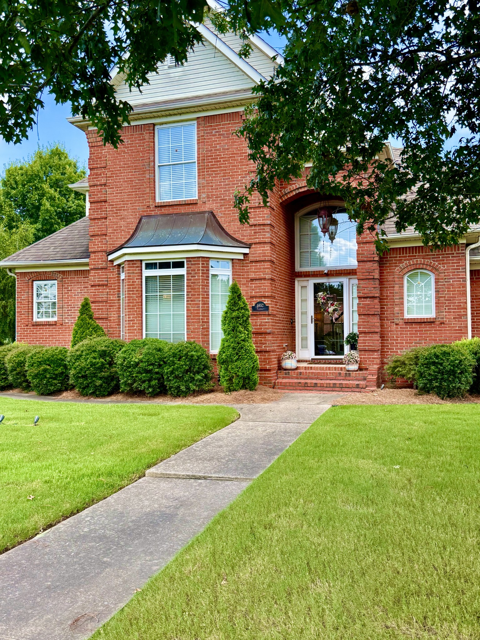 1852 Fairway Dr Property Photo 2
