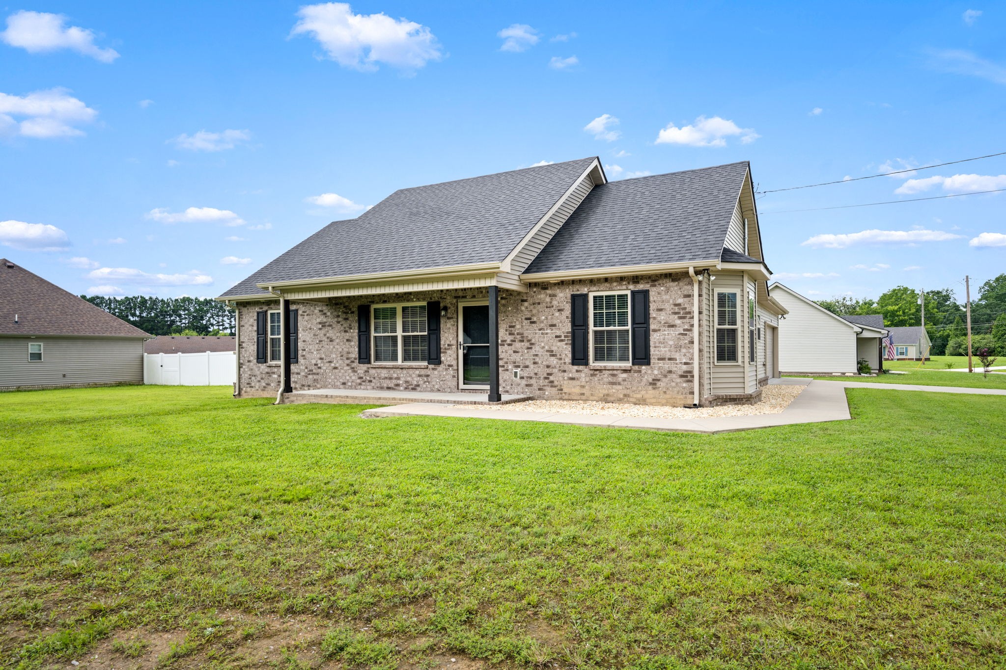 168 Grace Ct Property Photo 1