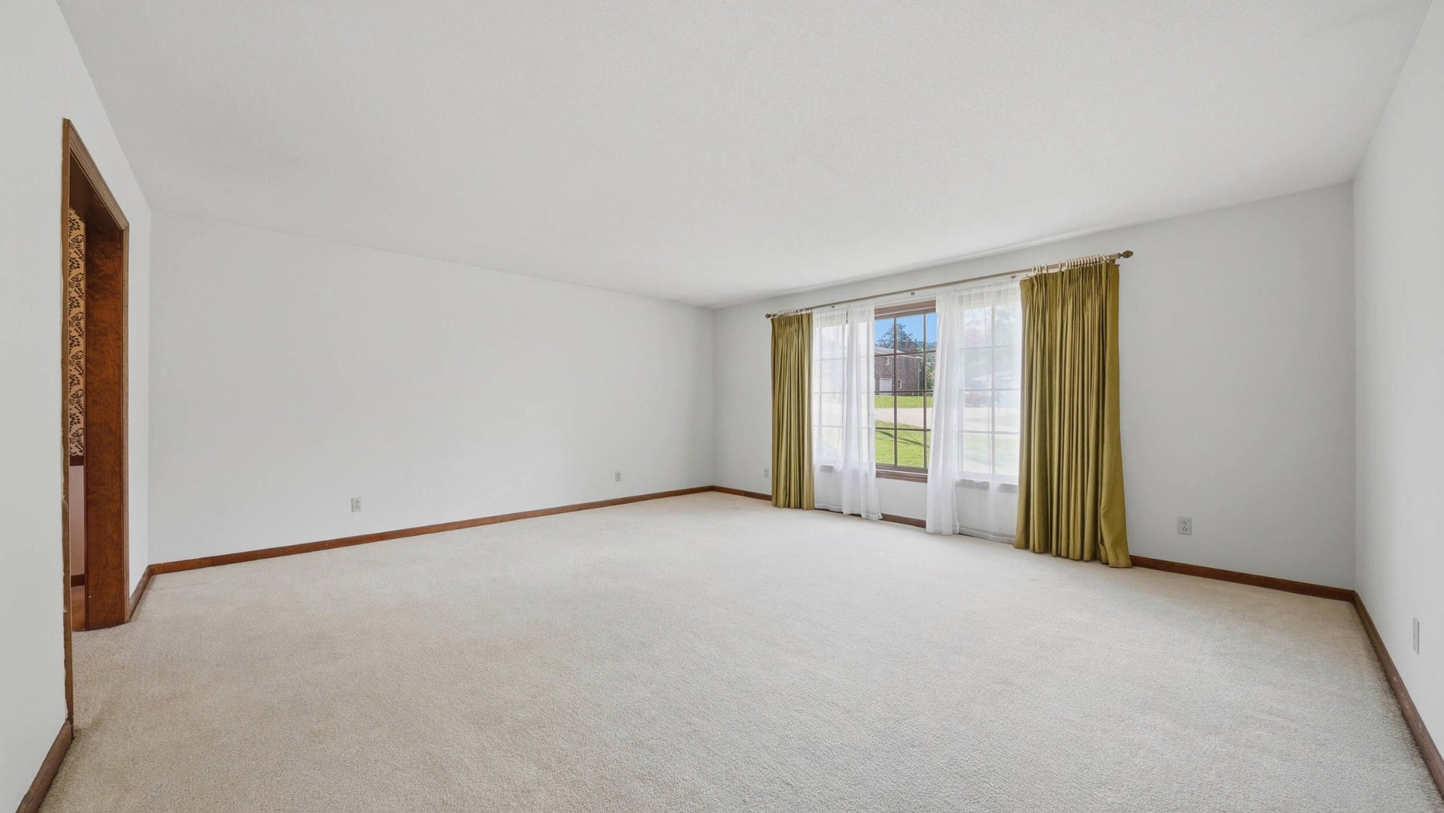 3945 Bow Street, Ne Property Photo 4