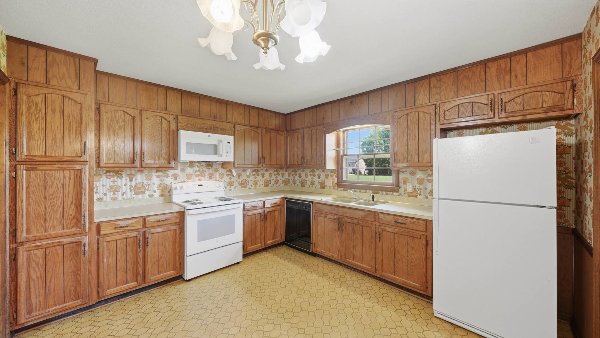 3945 Bow Street, Ne Property Photo 8