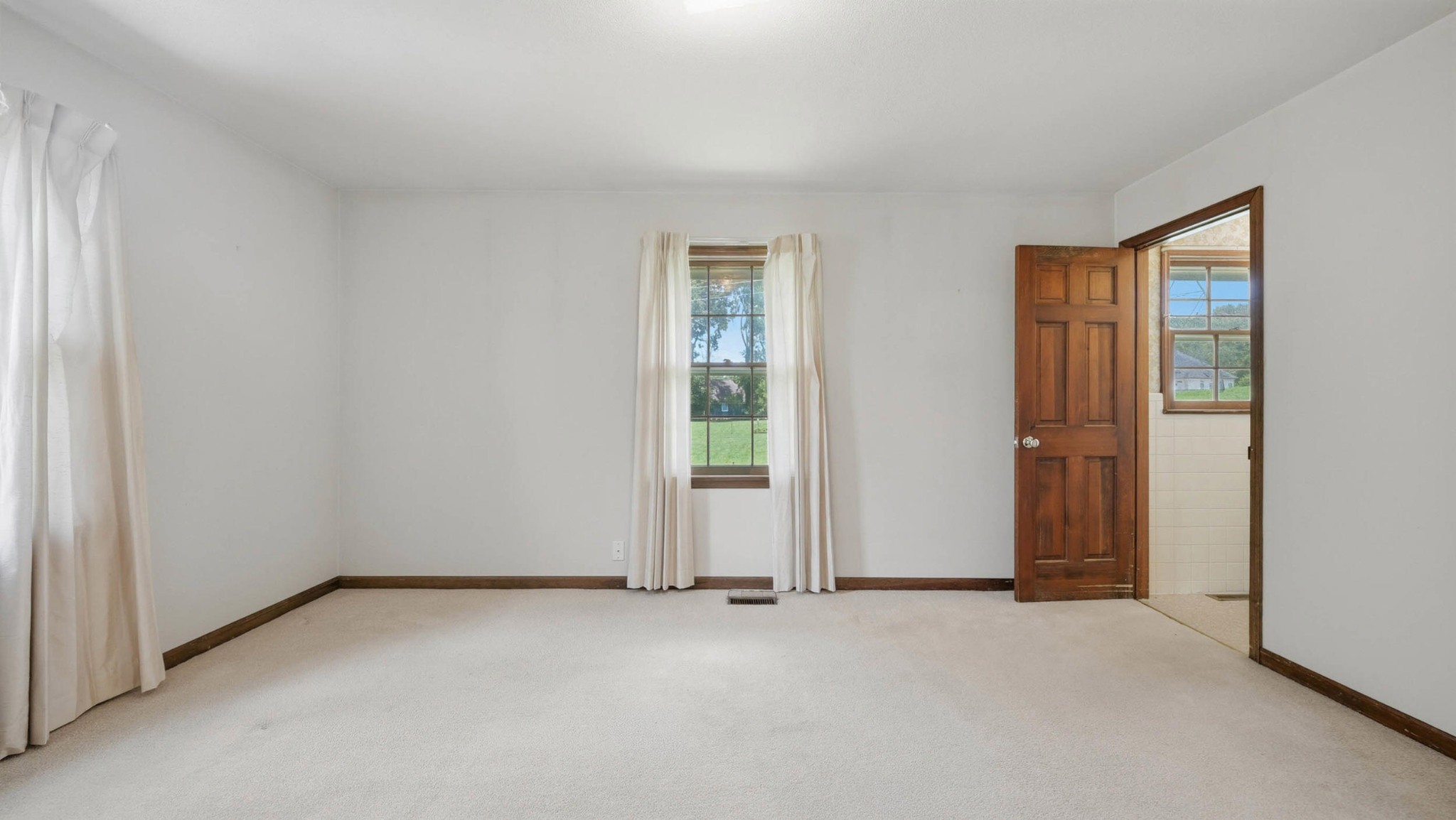 3945 Bow Street, Ne Property Photo 13