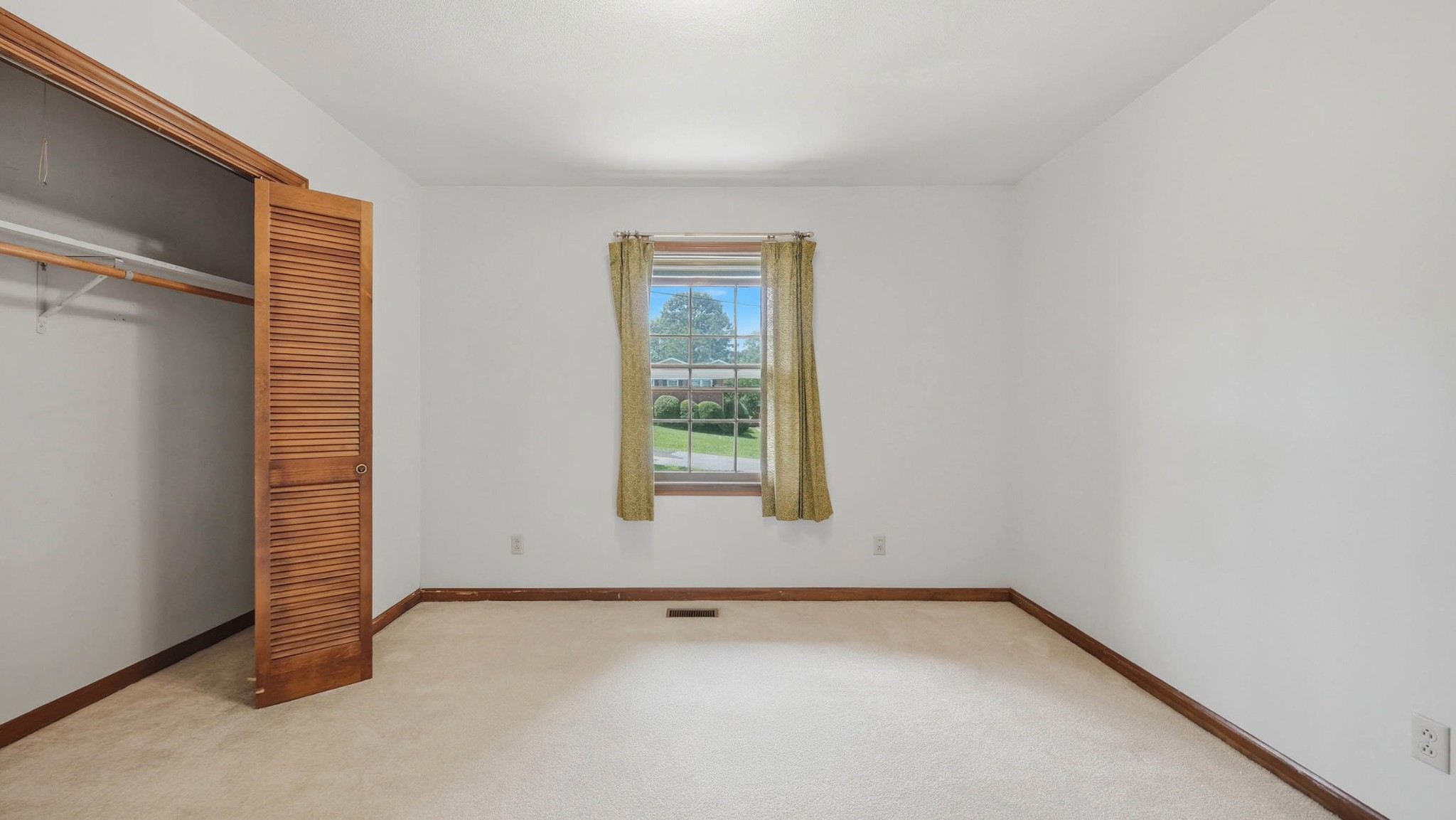 3945 Bow Street, Ne Property Photo 16