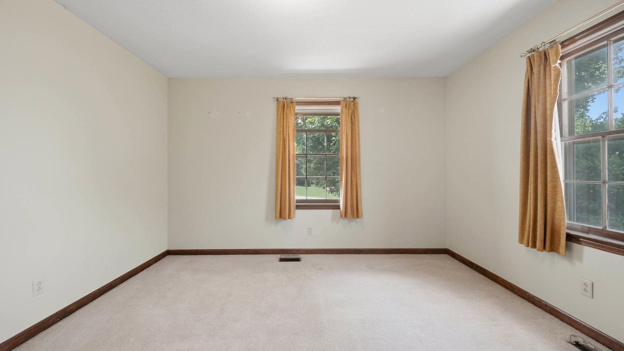3945 Bow Street, Ne Property Photo 20
