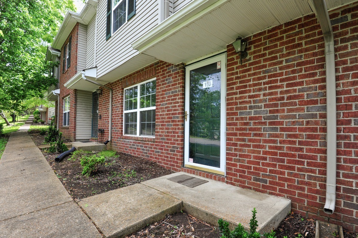 110 Waterview Dr Property Photo 1