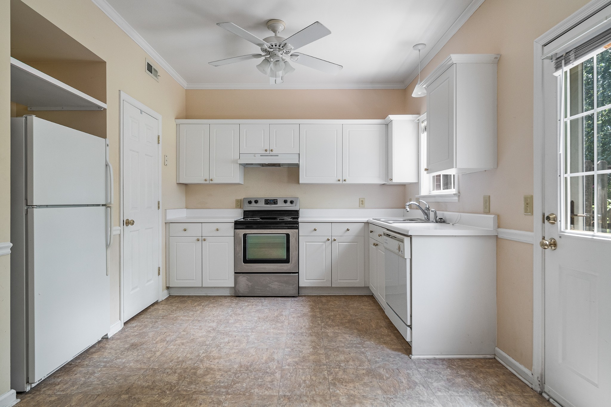 2121 Highway 12 S Property Photo 2