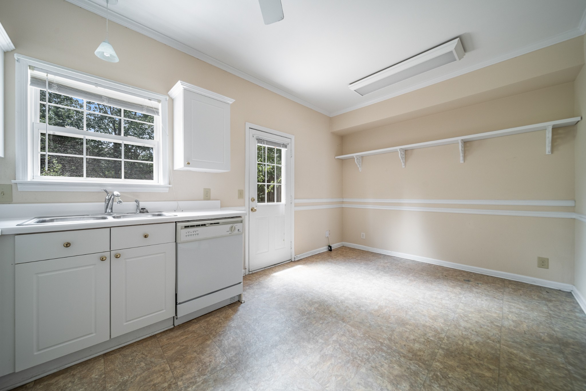 2121 Highway 12 S Property Photo 4