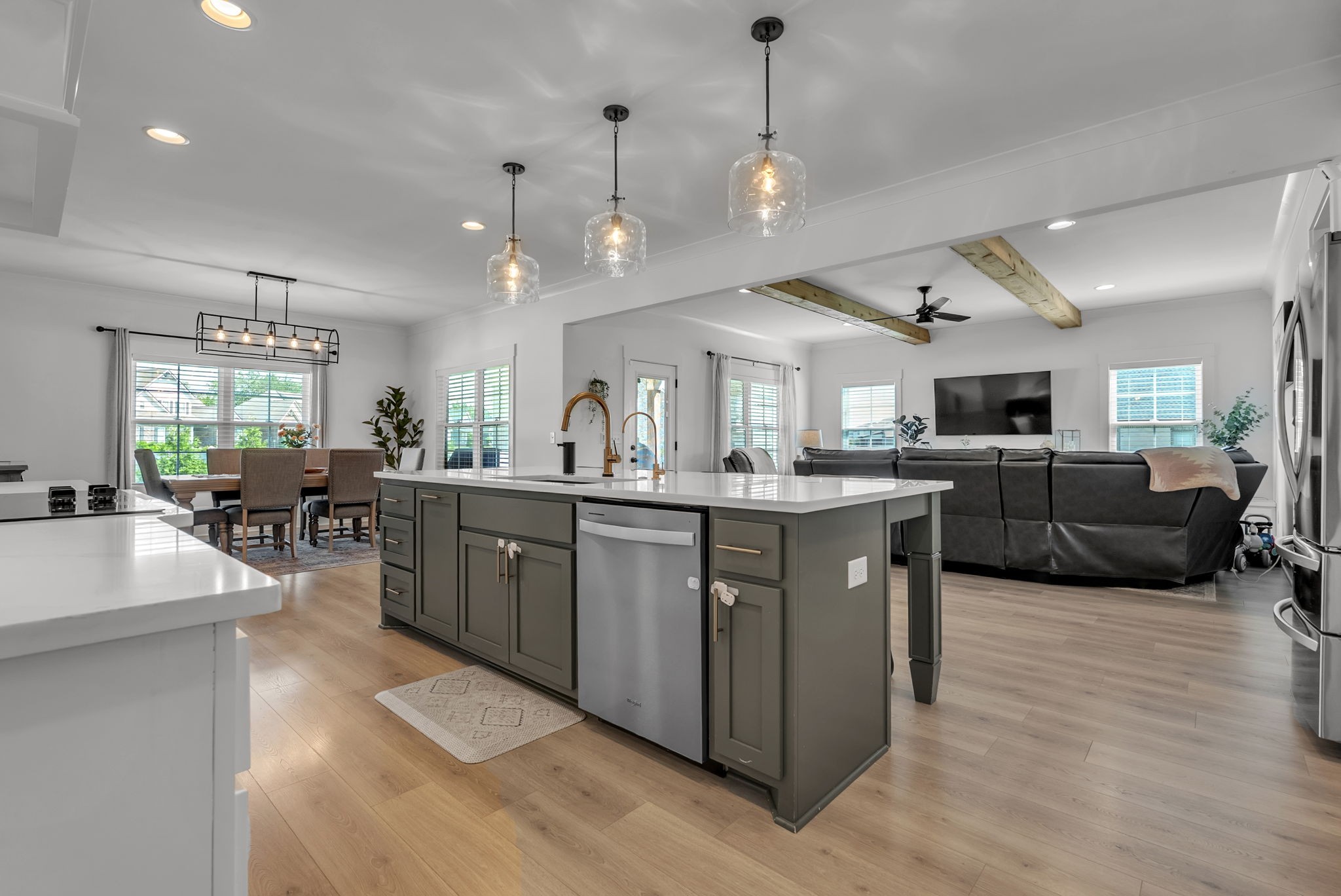 1860 Rhonda Dr