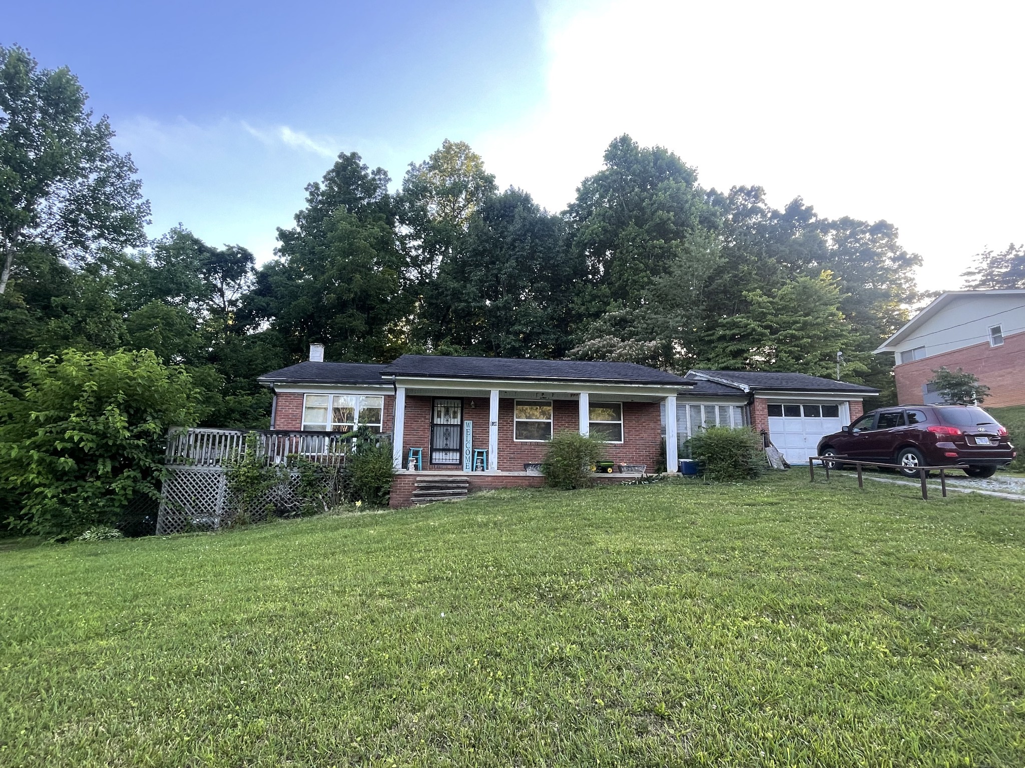 108 Parkview Dr Property Photo 1