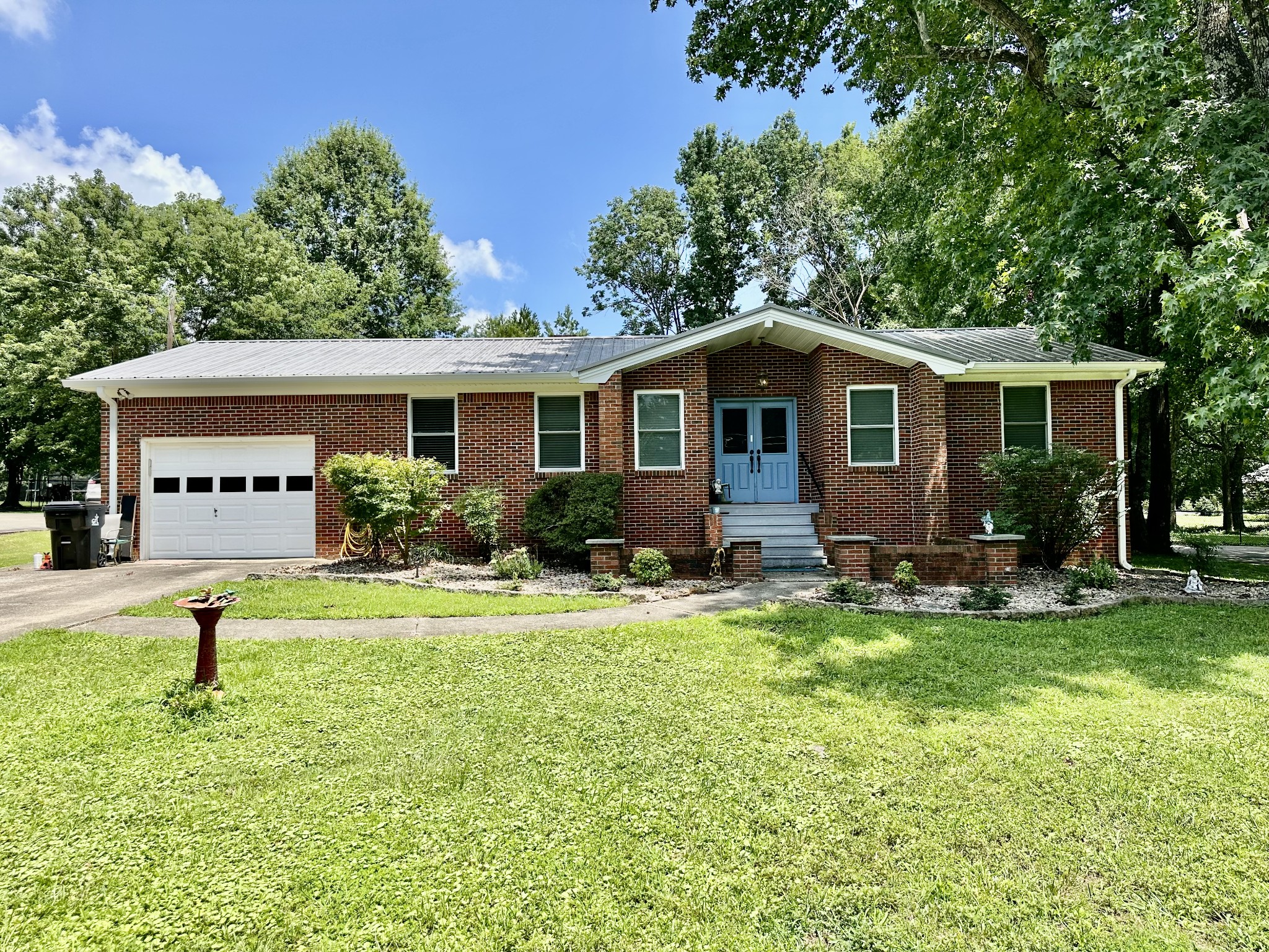 52 Nottingham Ln Property Photo 2