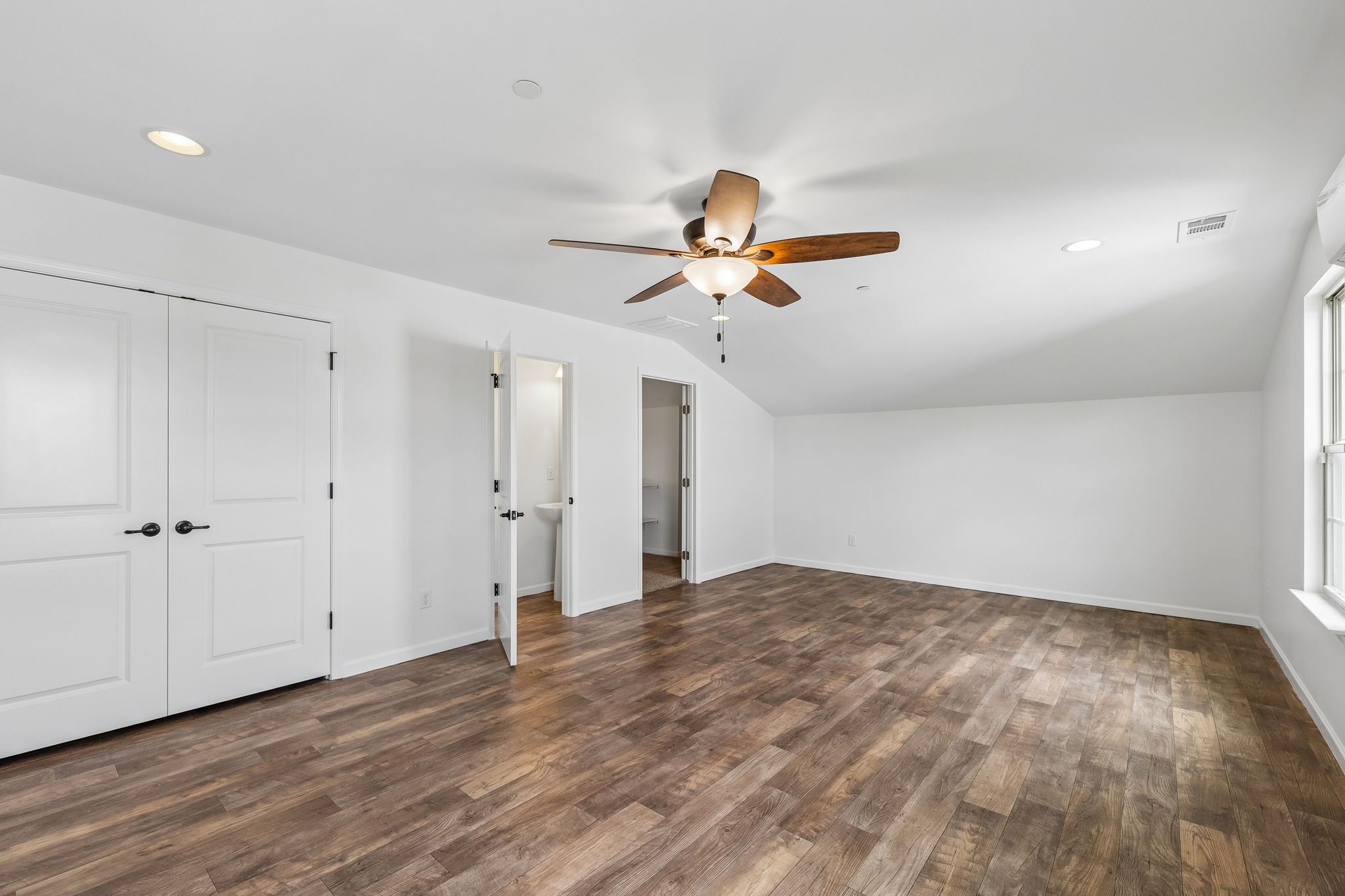 8013 Brookpark Ave Property Photo 42