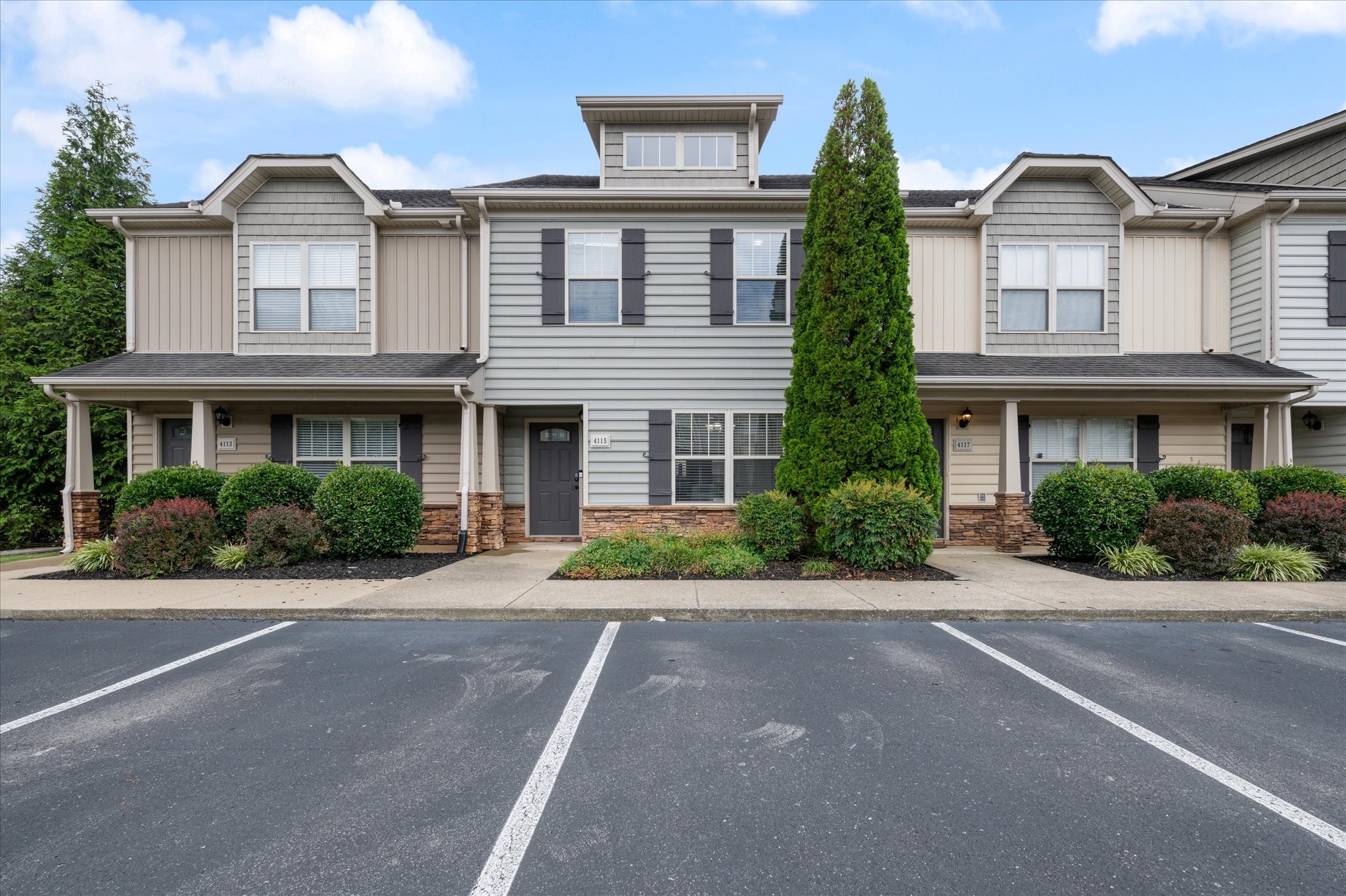 4115 War Emblem Ln