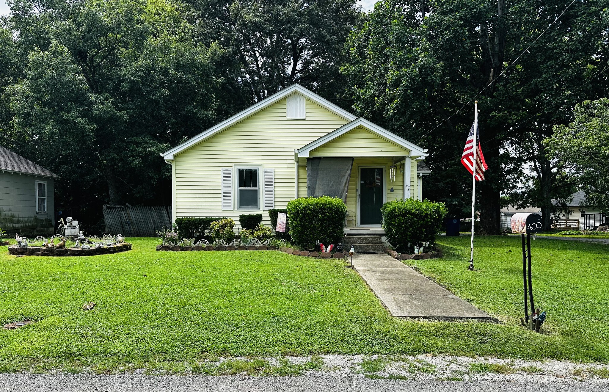 400 Ray St Property Photo 1
