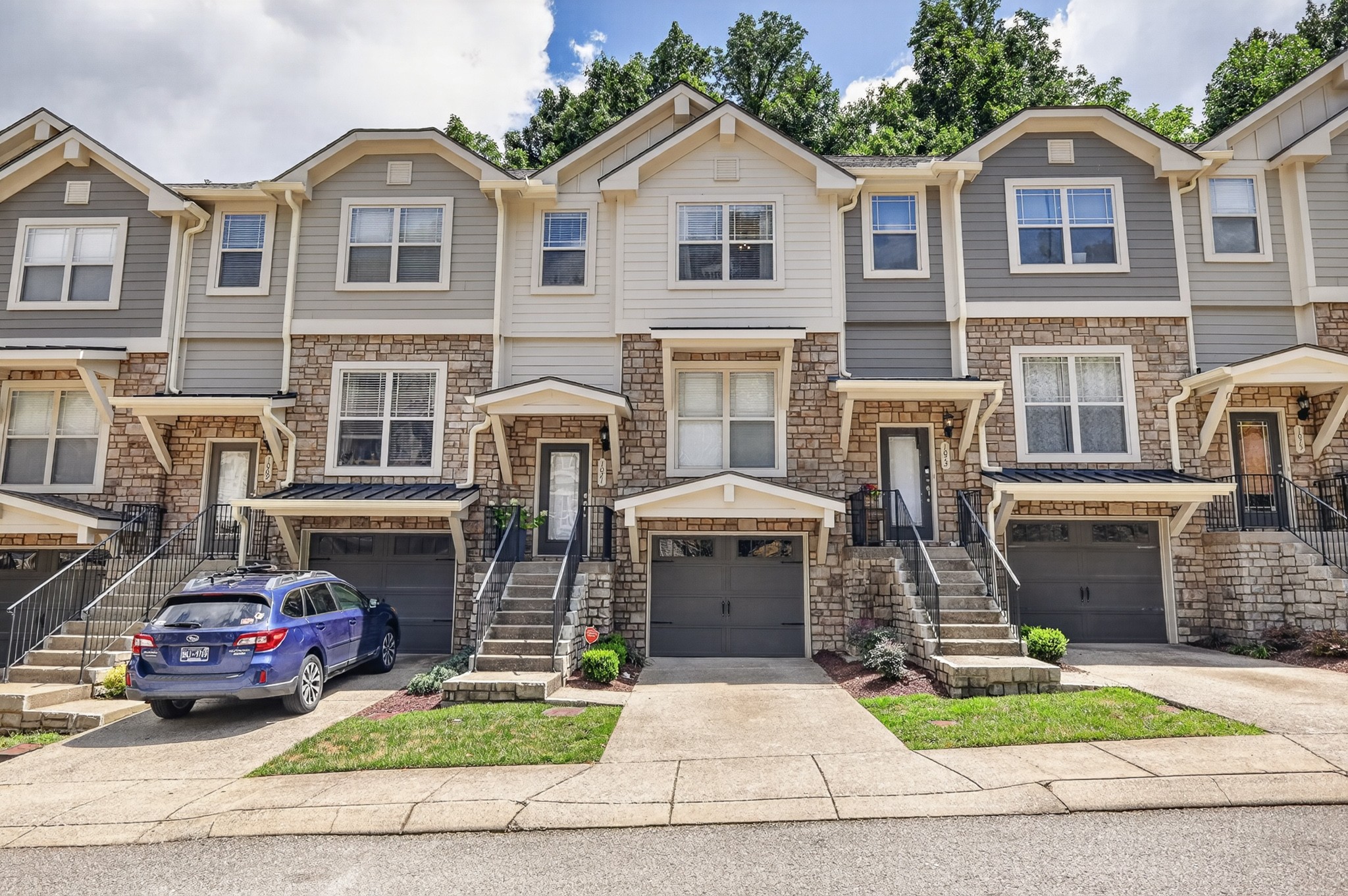 1071 Woodbury Falls Dr Property Photo 1