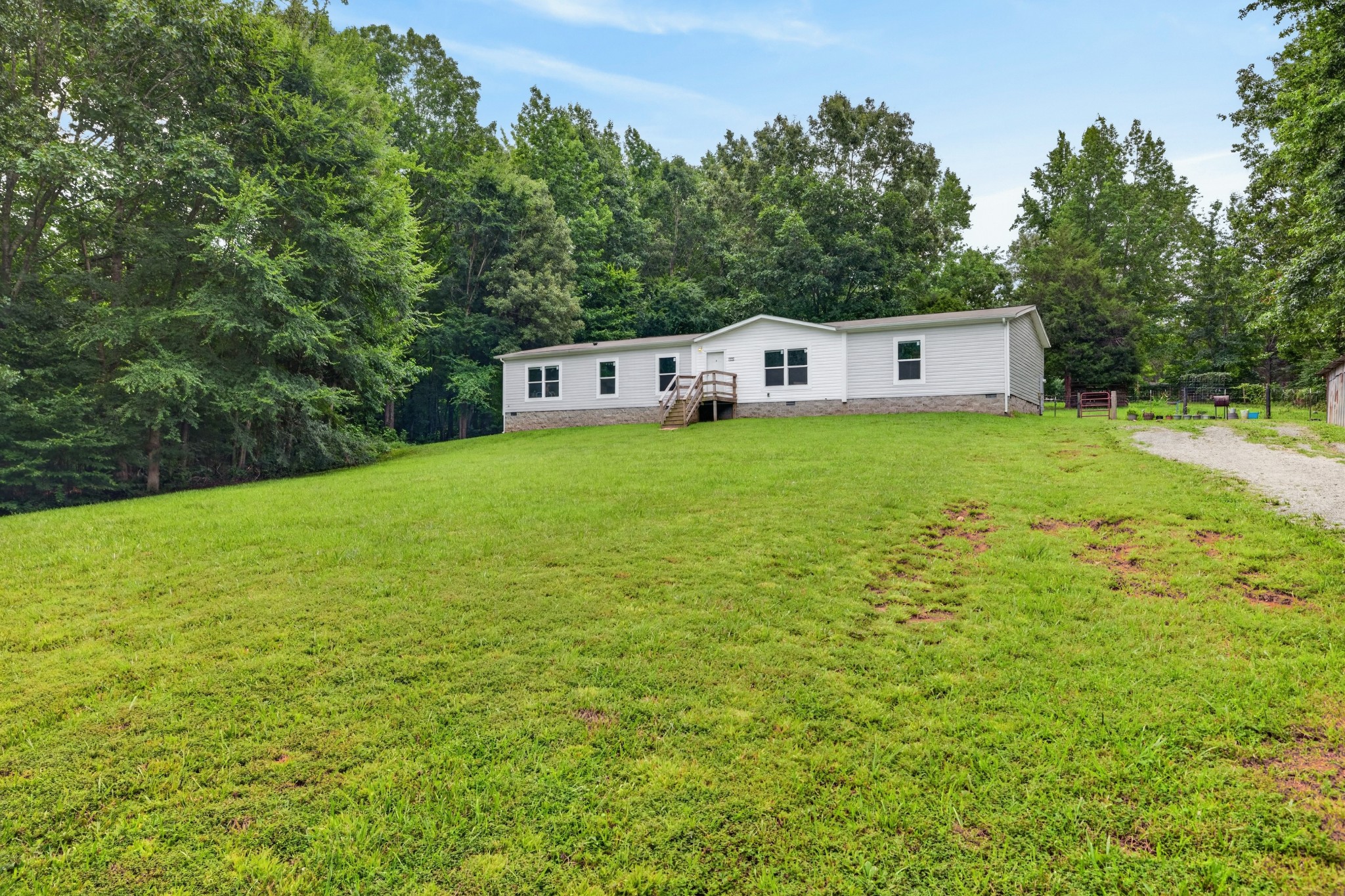 155 Earls Rd Property Photo 4