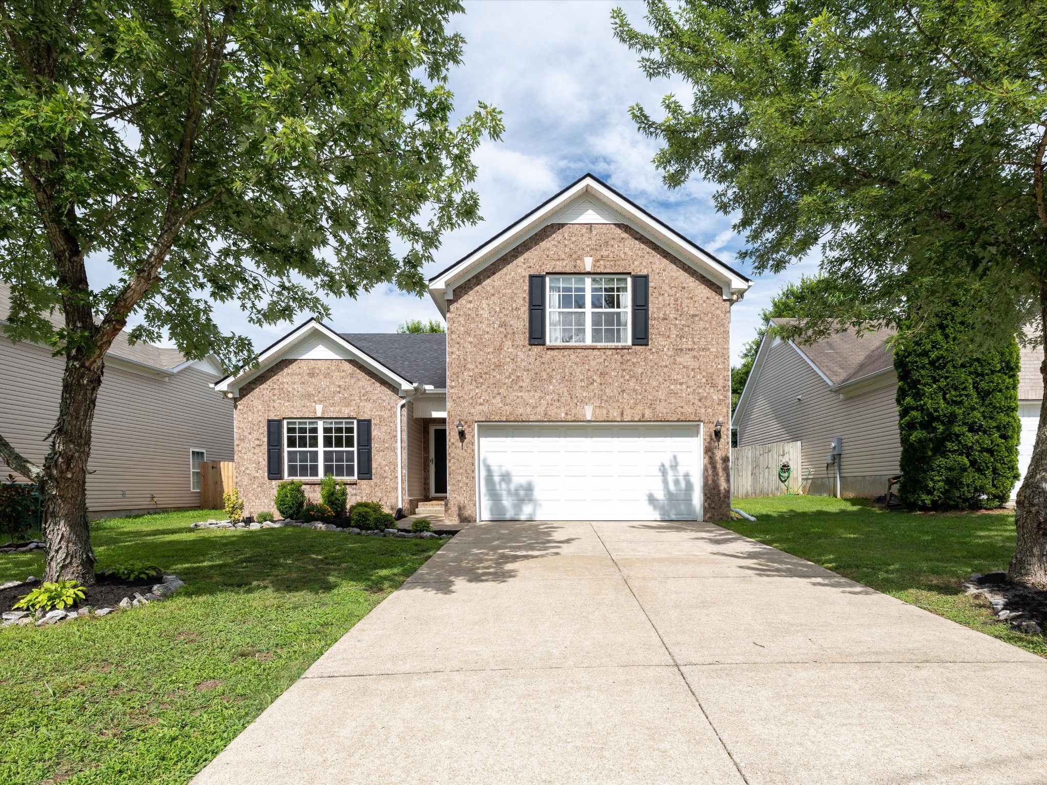 2132 Deer Valley Dr Property Photo 1