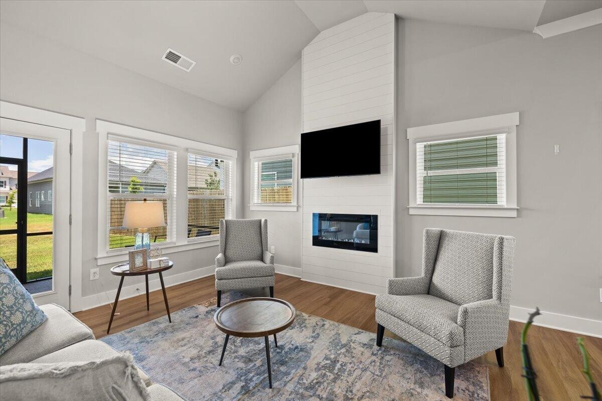2093 Firelight Way Property Photo 14
