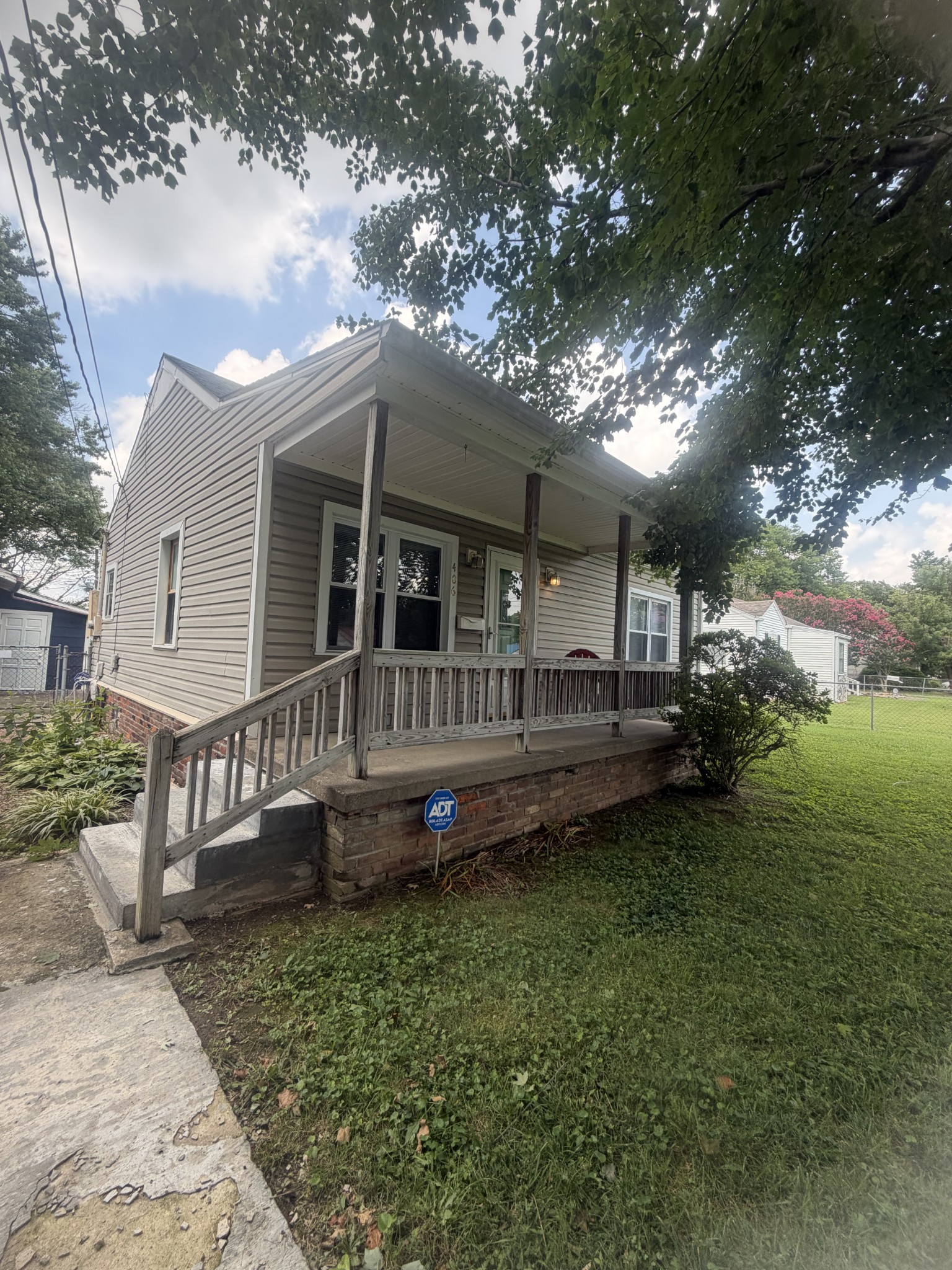 406 Crestview Dr Property Photo 1