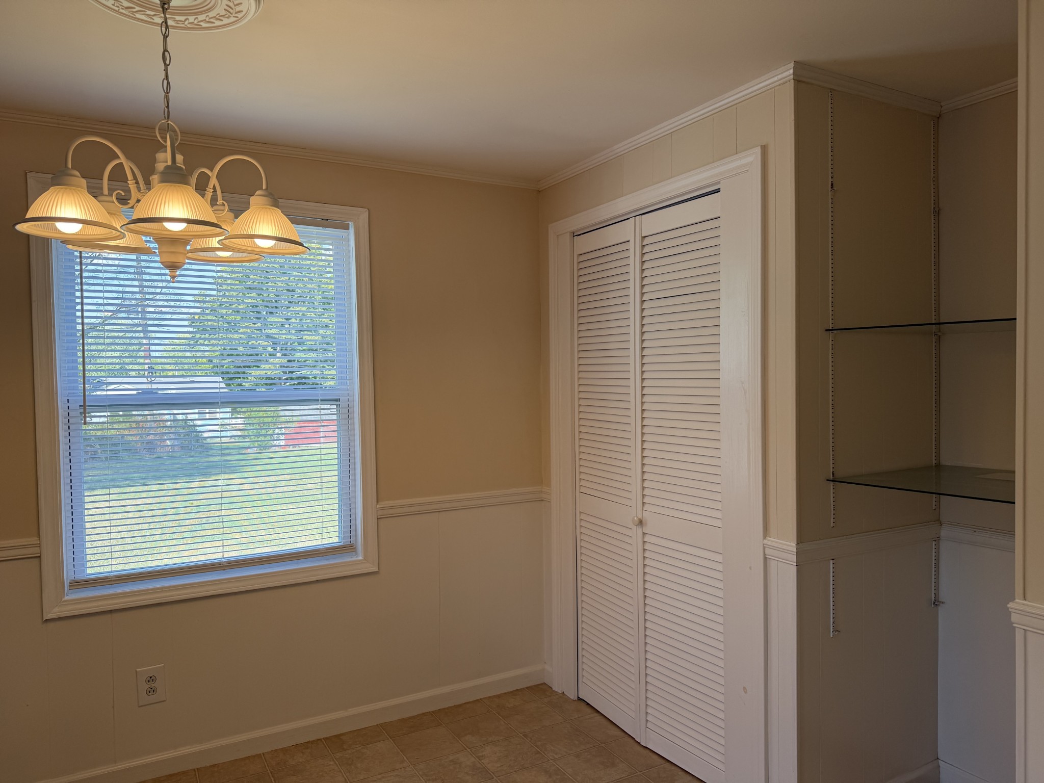 406 Crestview Dr Property Photo 27