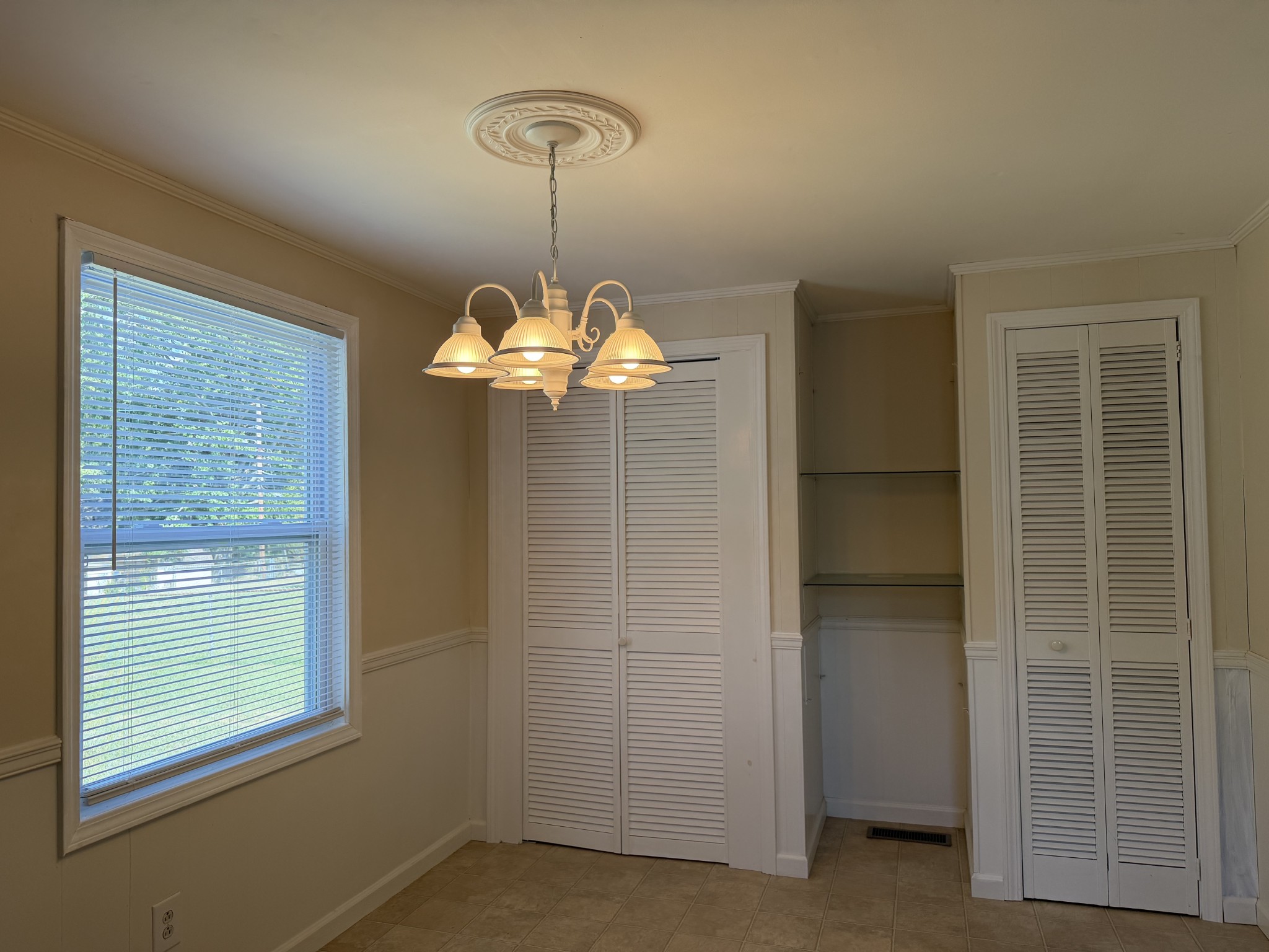 406 Crestview Dr Property Photo 28