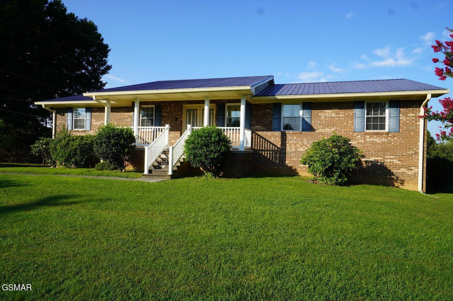 633 Shaver Drive Property Photo 1