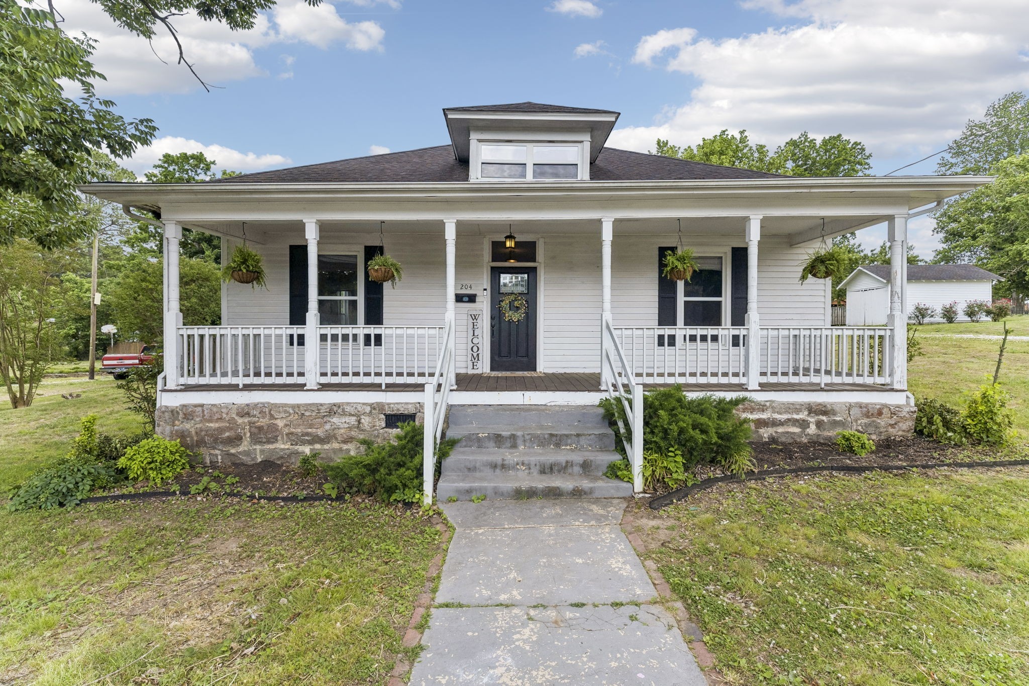 204 Jefferson Ave, E Property Photo 1