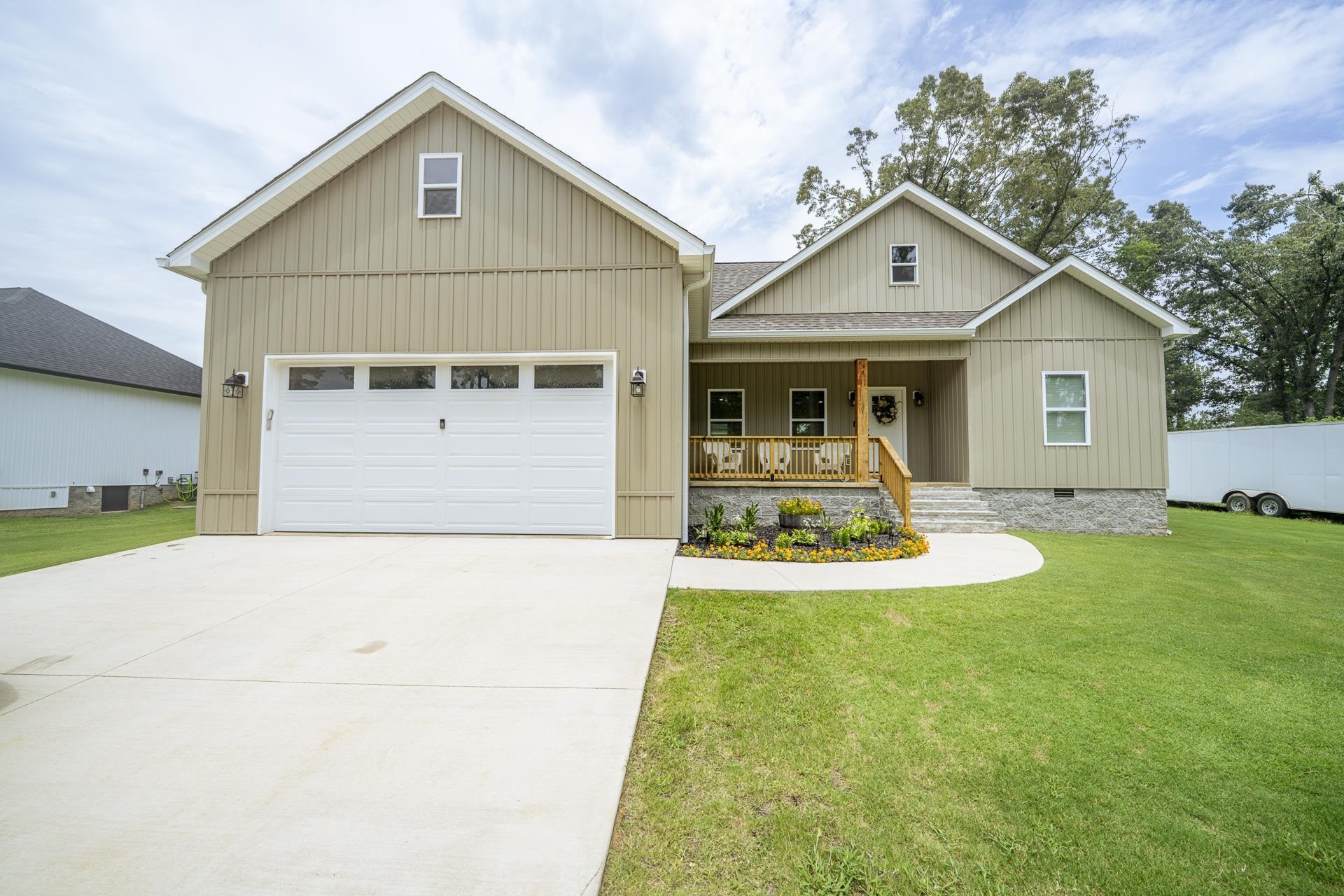 190 CHARIOT LN Property Photo 1