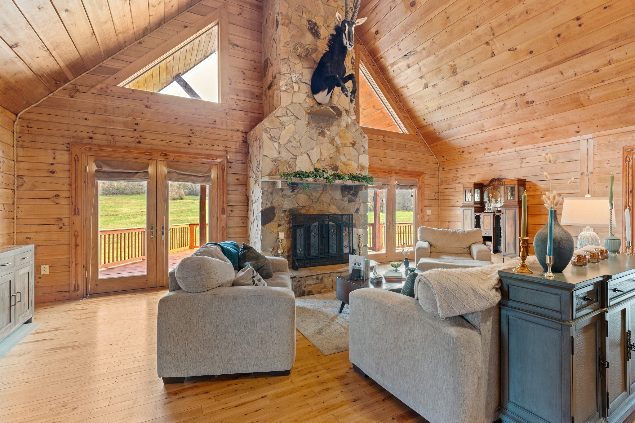 2063 Kennedy Creek Rd Property Photo 17