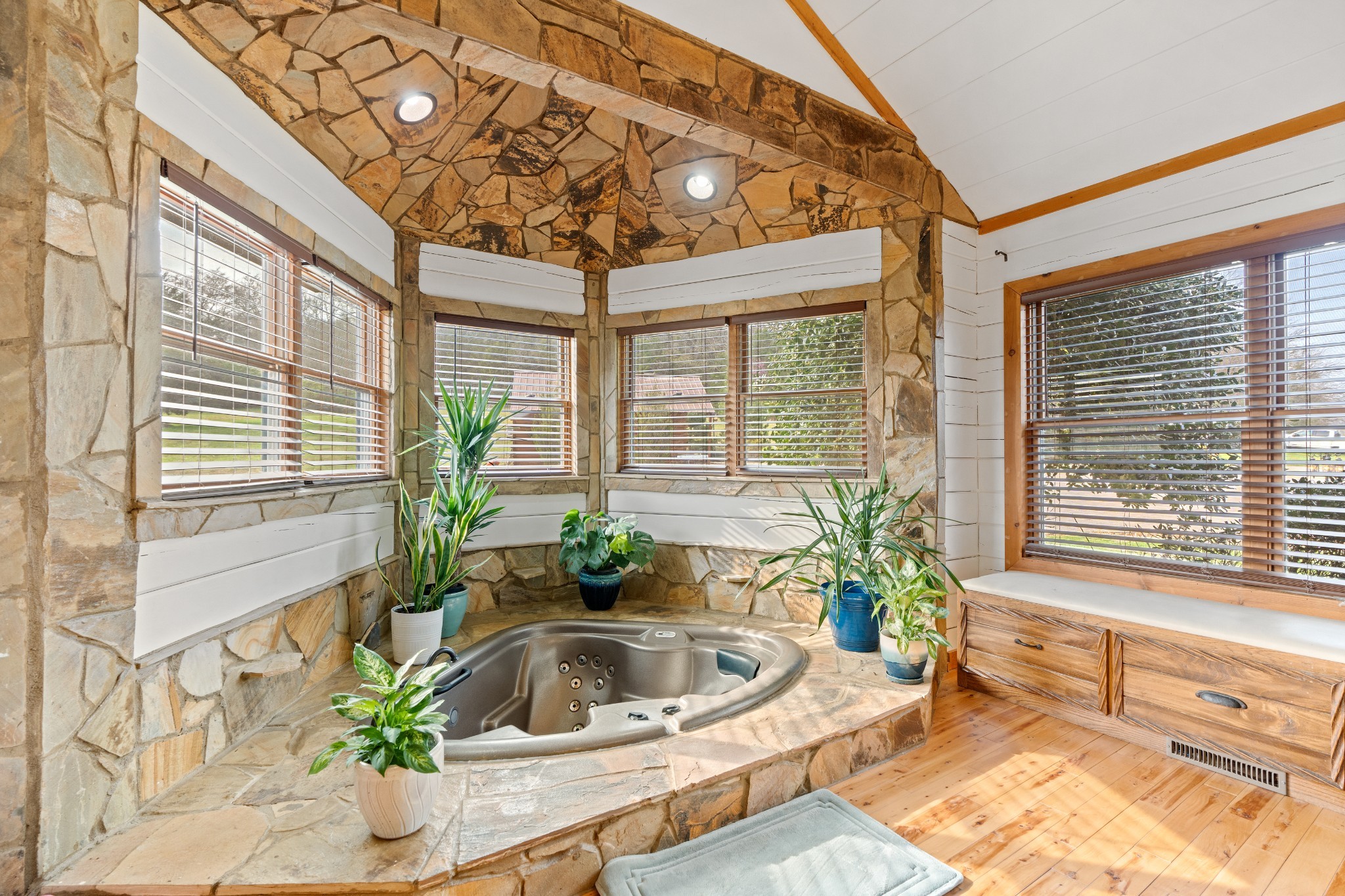 2063 Kennedy Creek Rd Property Photo 31