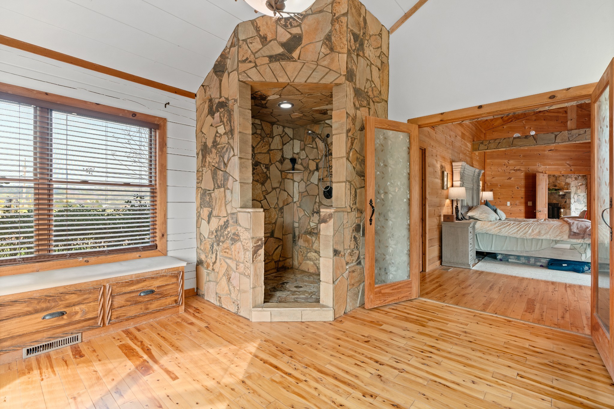 2063 Kennedy Creek Rd Property Photo 32