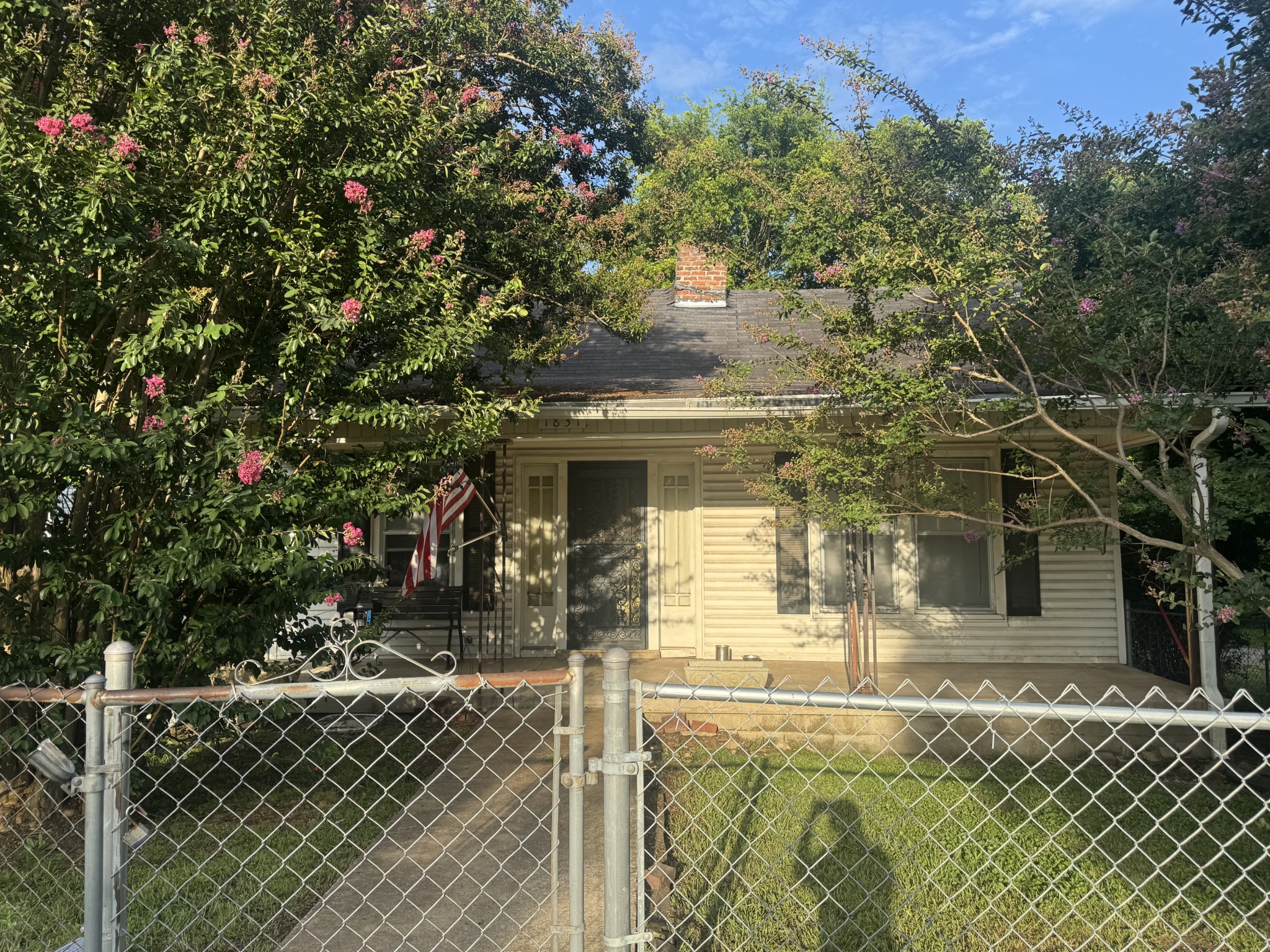 1831 S Main St Property Photo 1