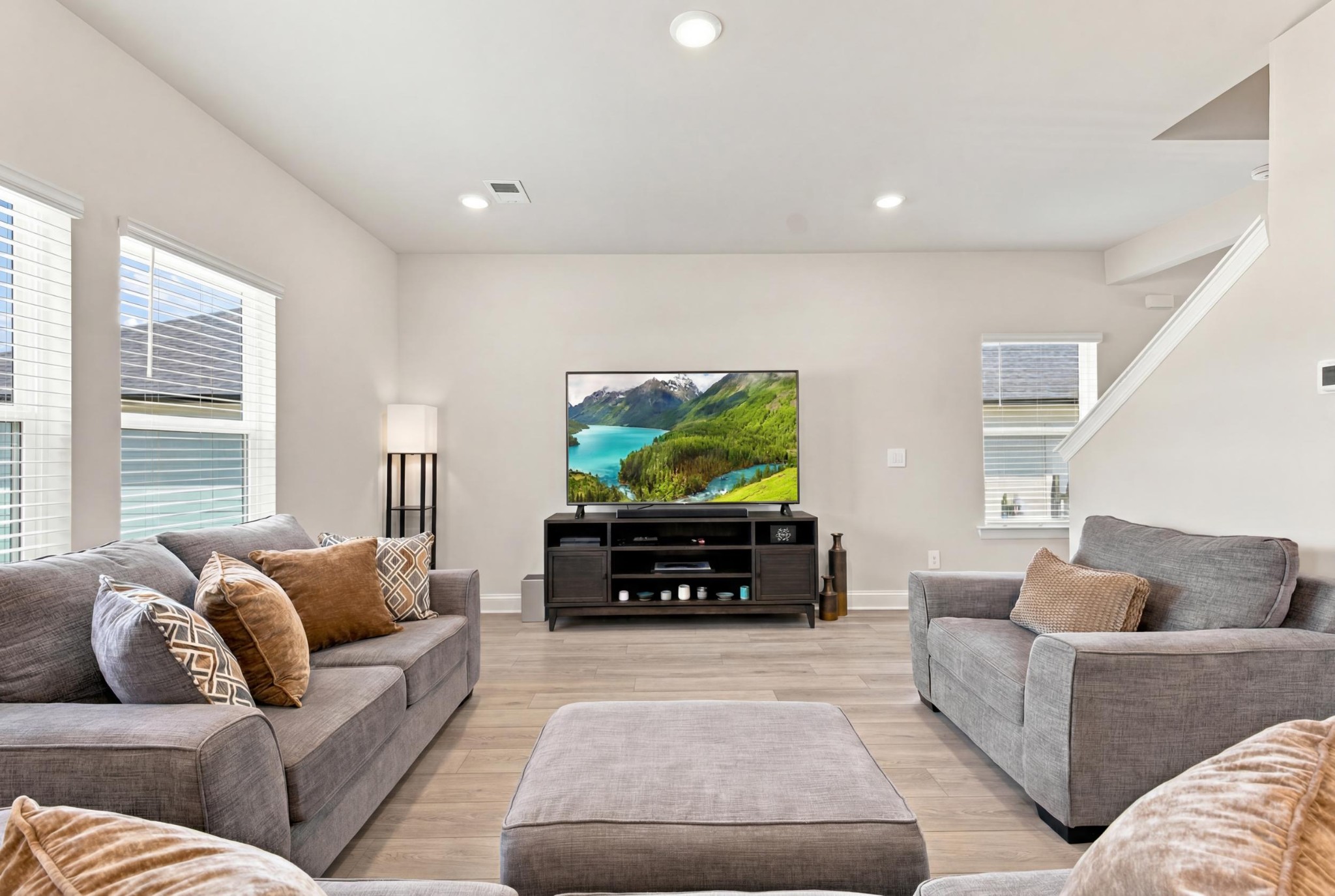 1704 Flora Grv Property Photo 6