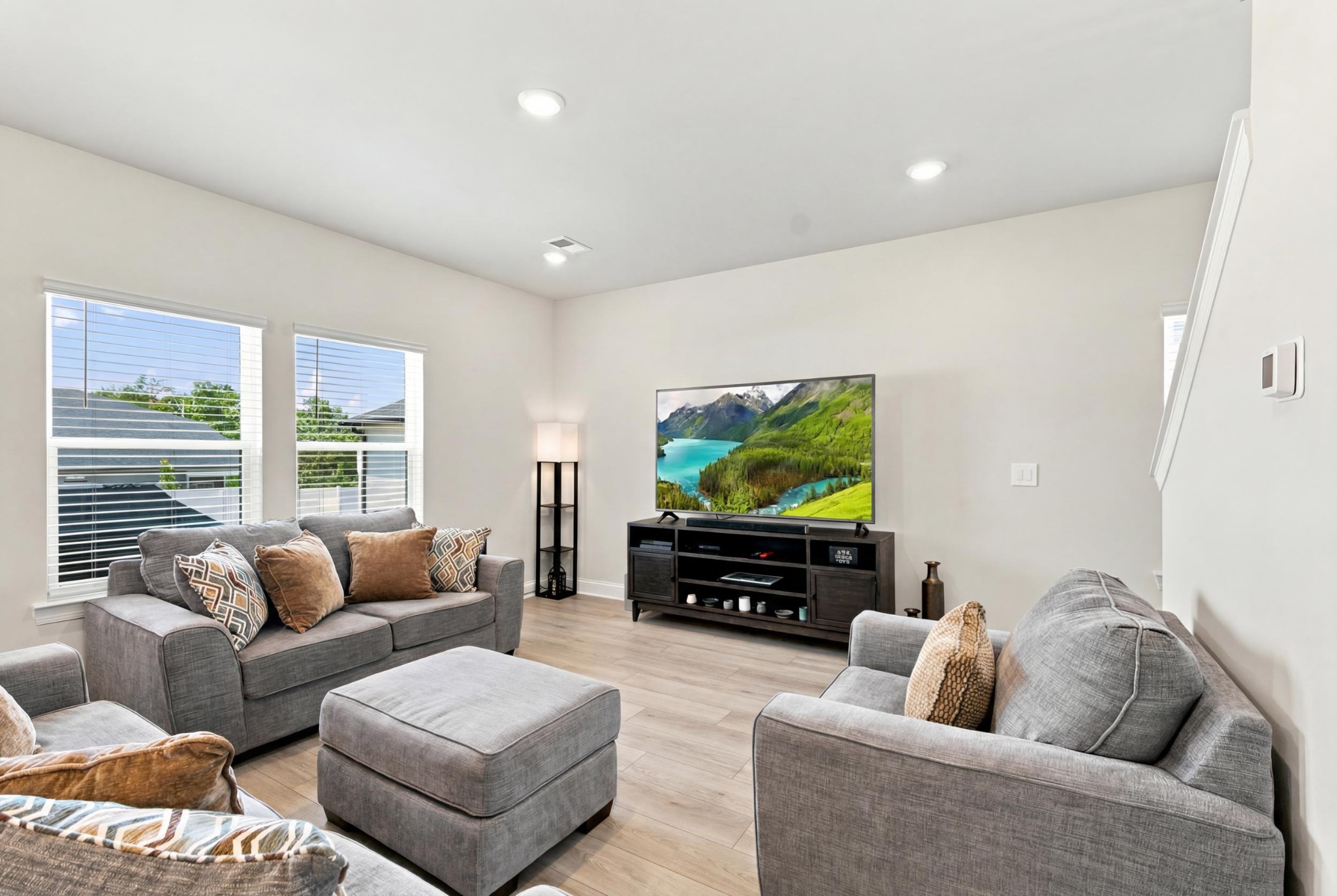 1704 Flora Grv Property Photo 7