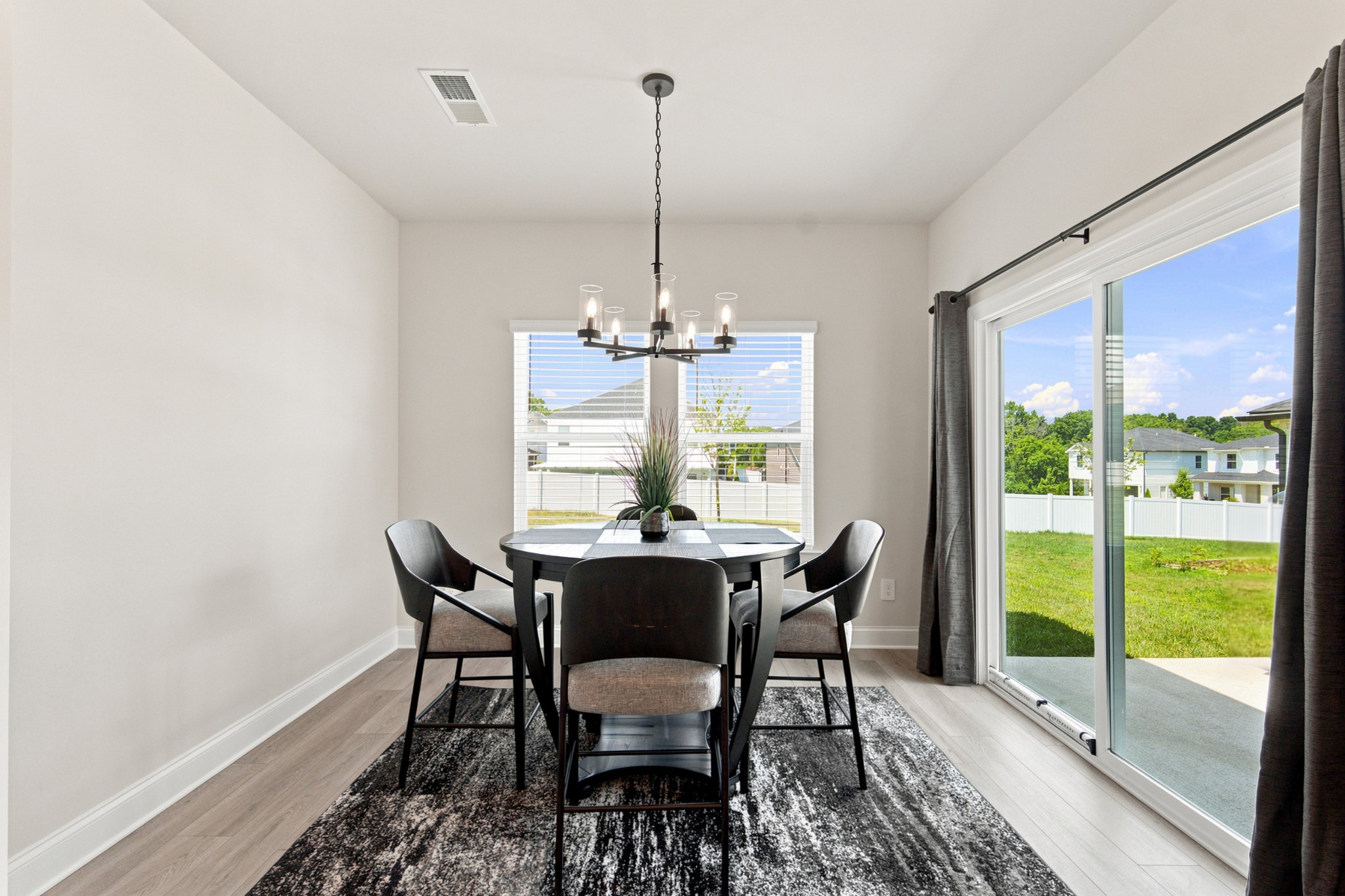 1704 Flora Grv Property Photo 12