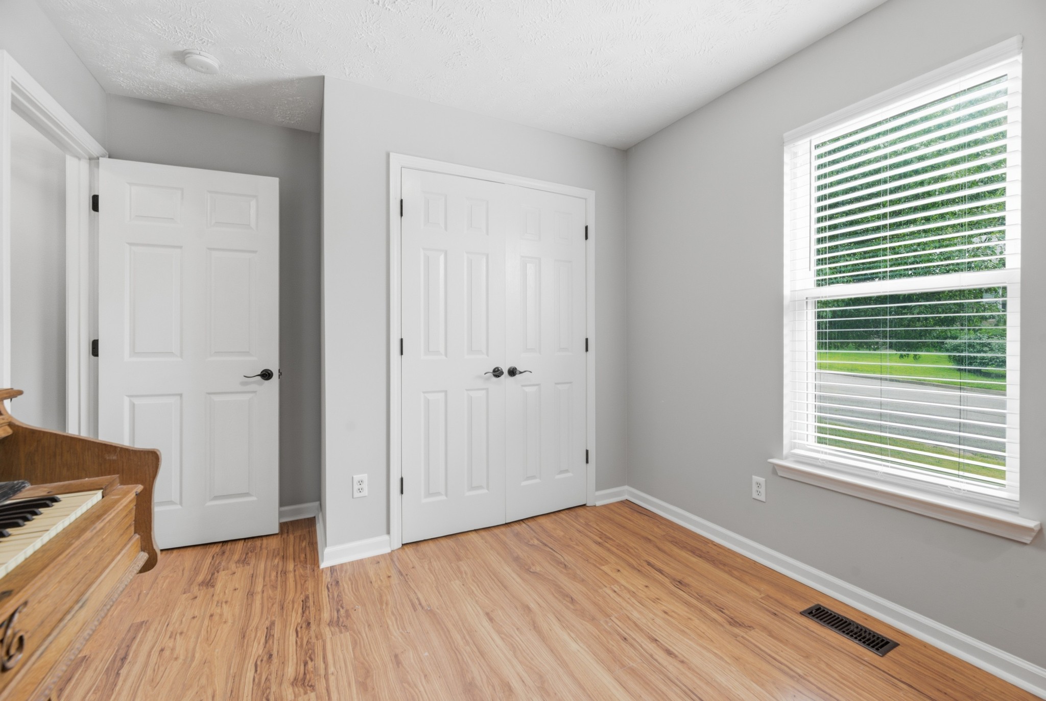 1029 Saddlestone Dr Property Photo 18