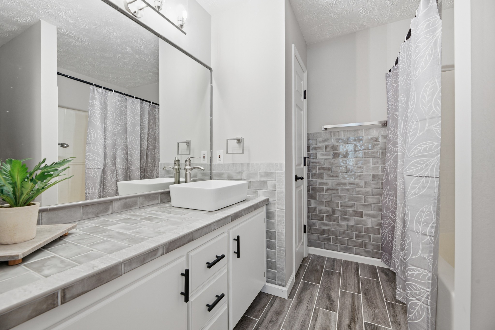 1029 Saddlestone Dr Property Photo 20