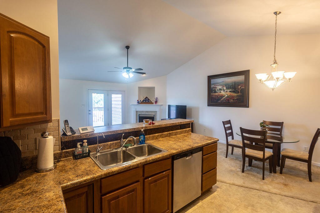 8719 Carriage House Way Property Photo 4