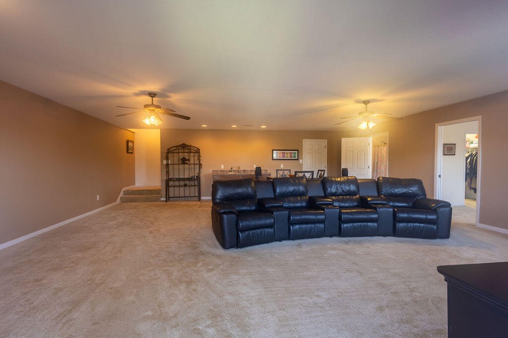 8719 Carriage House Way Property Photo 6