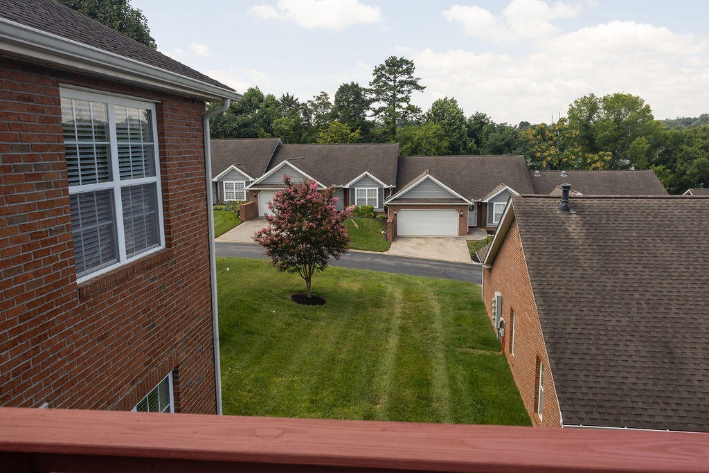 8719 Carriage House Way Property Photo 8