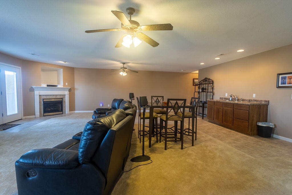 8719 Carriage House Way Property Photo 10