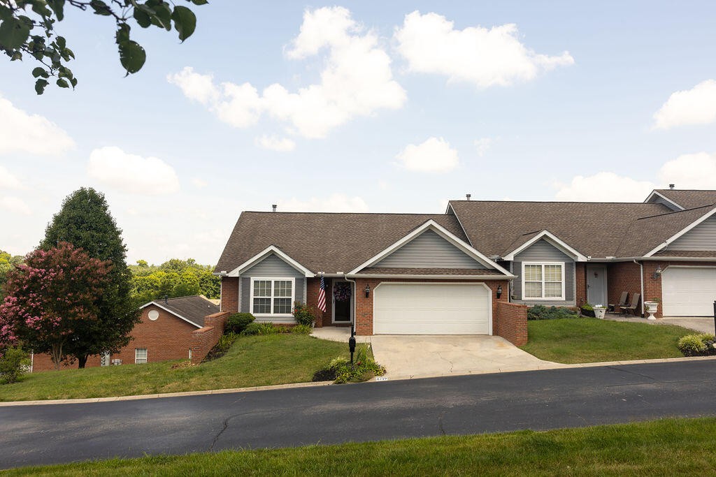 8719 Carriage House Way Property Photo 13