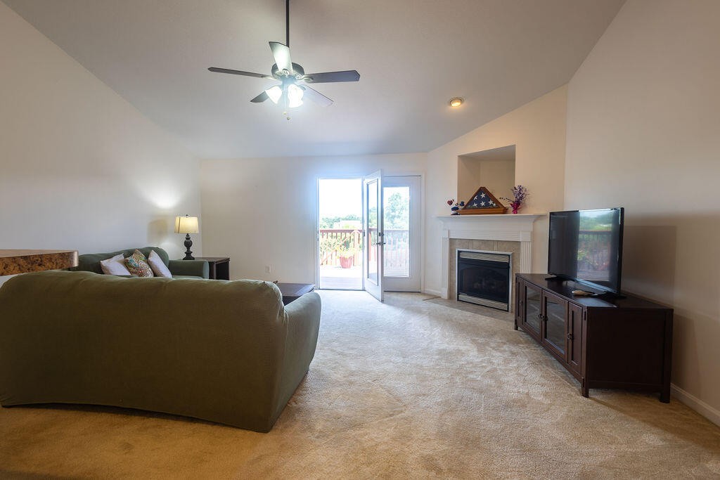 8719 Carriage House Way Property Photo 18