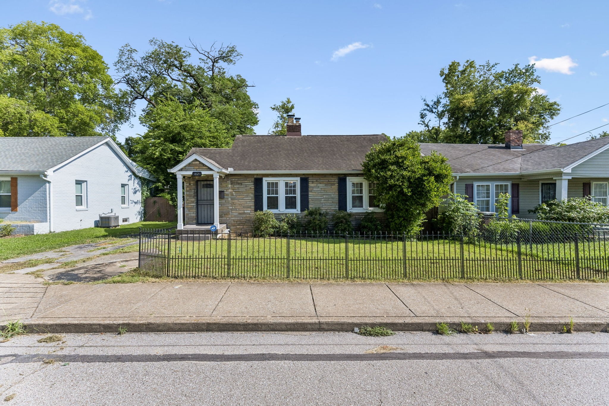 1821 Underwood St Property Photo 1