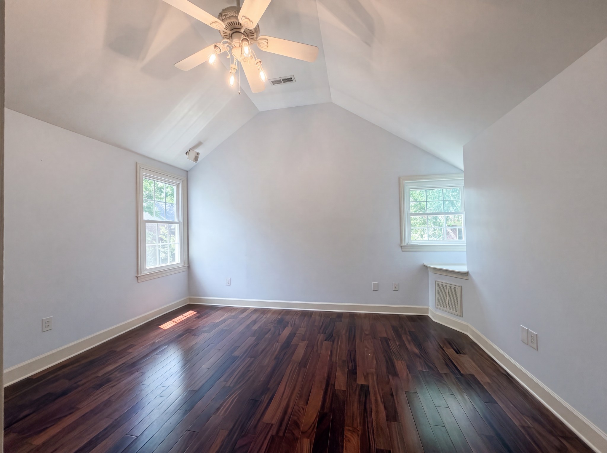 608 Estes Rd Property Photo 4