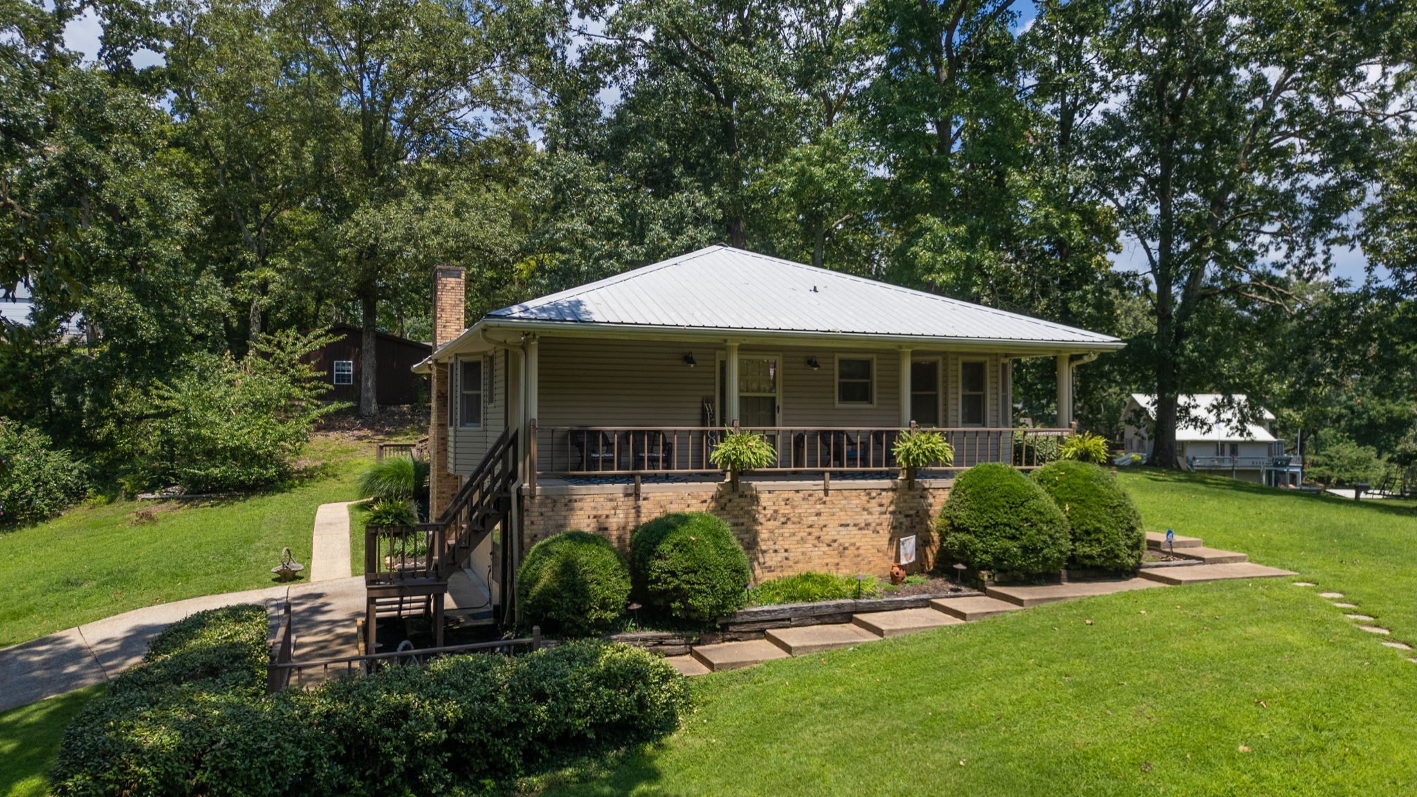 327 Russwood Dr Property Photo 1
