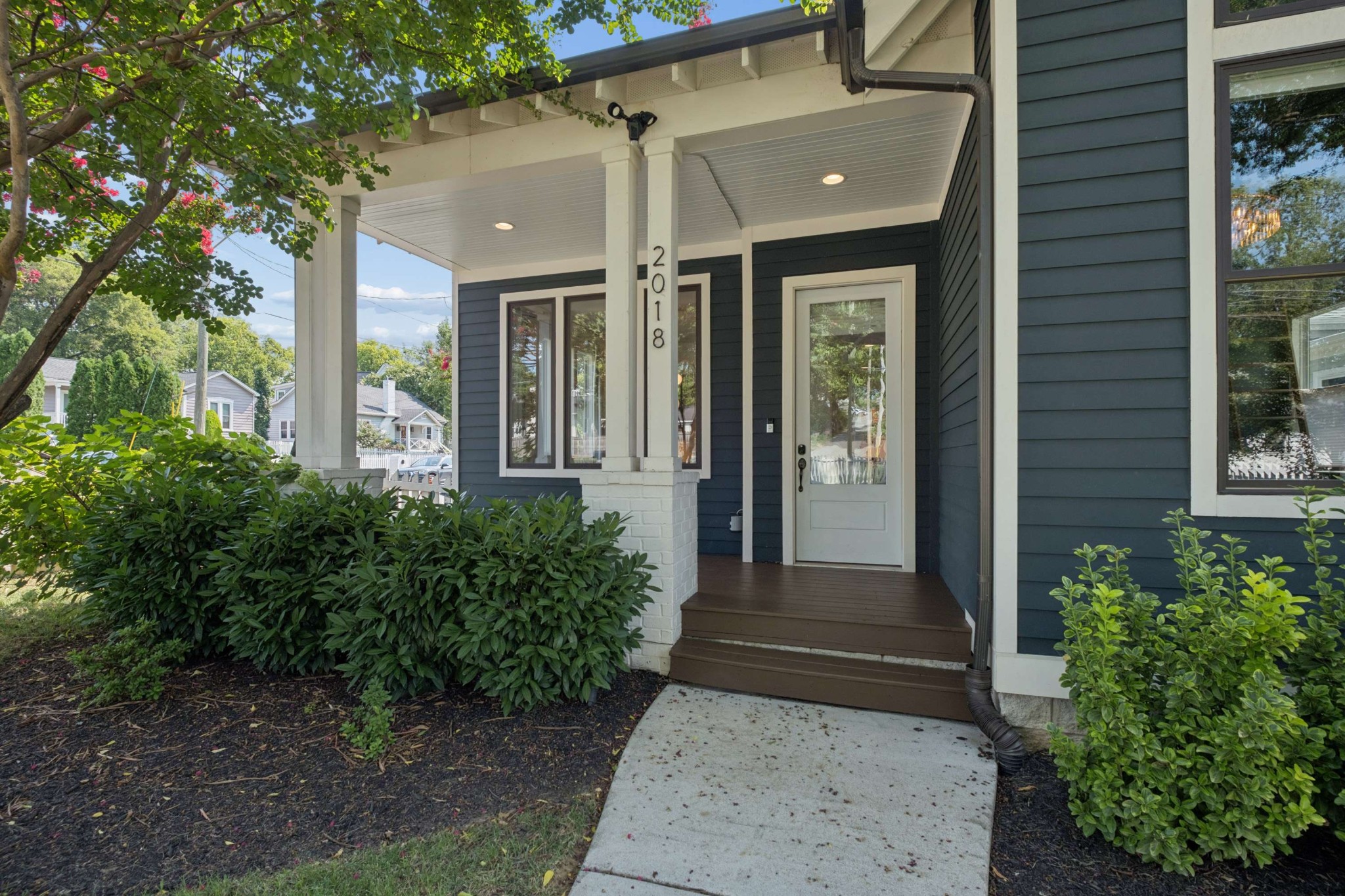 2018 10th Ave, S Property Photo 3
