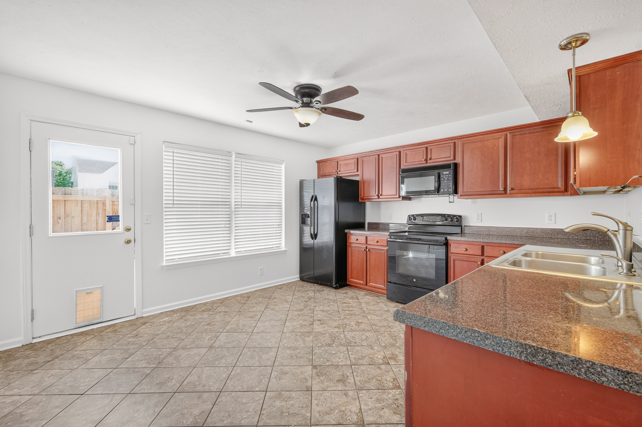 407 Arapaho Dr Property Photo 12