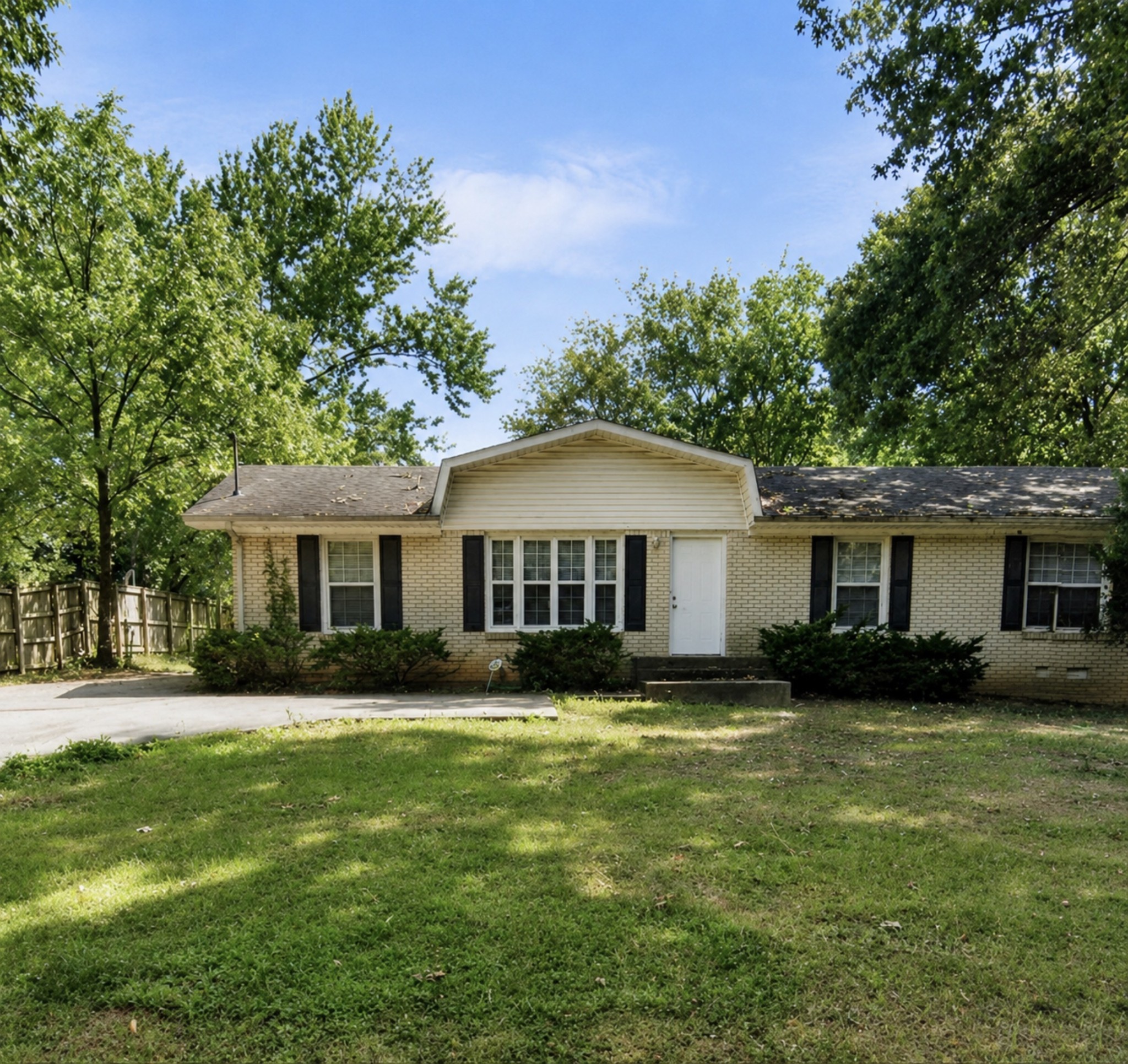 292 Lafayette Rd Property Photo 1