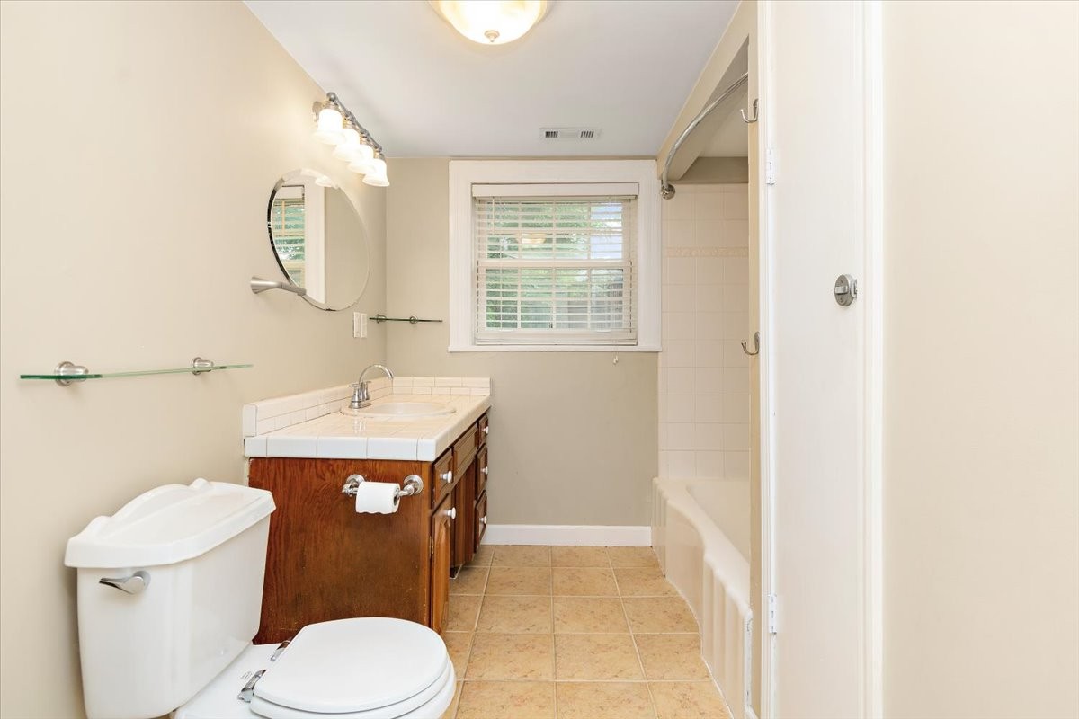 2011 Cedar Ln Property Photo 14
