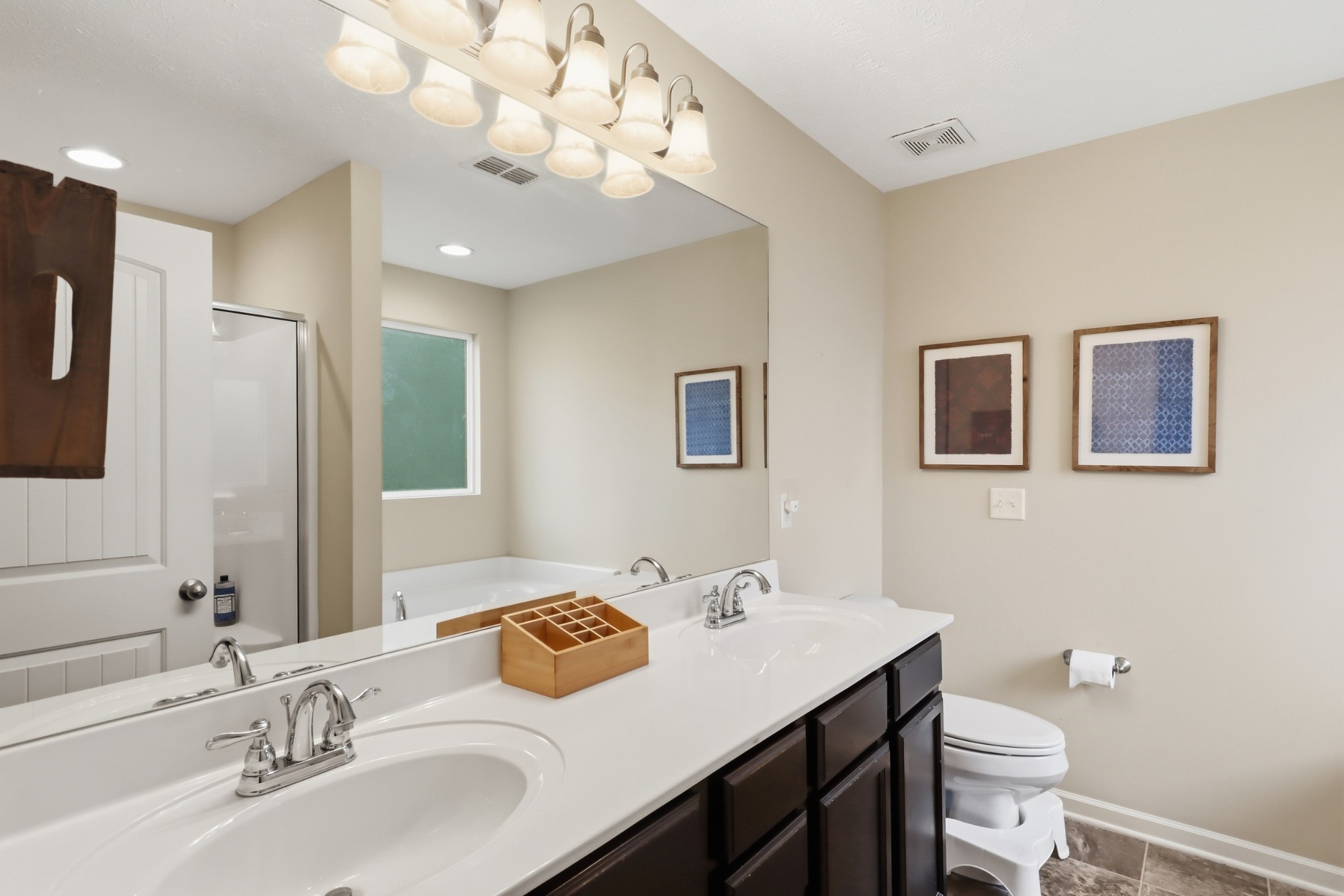 806 Silverhill Dr Property Photo 19